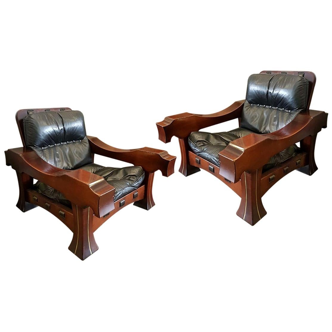 Luciano Frigerio Pair of Italian Mahogany and Black Leather Ussaro Armchairs For Sale