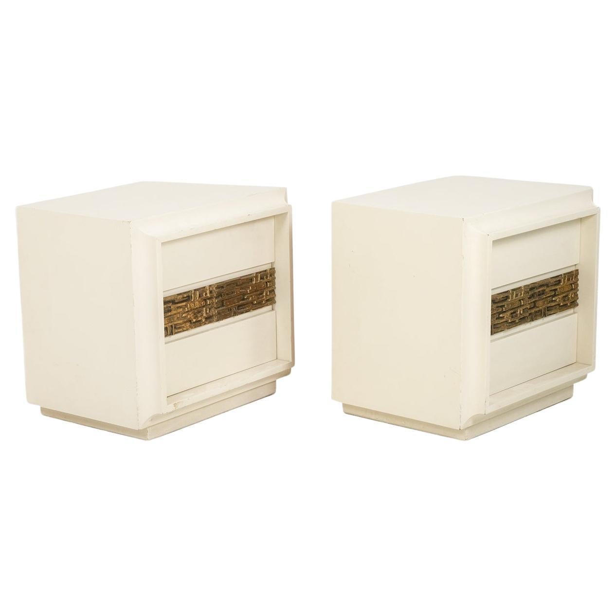 Luciano Frigerio Pair of lacquered wood and bronze bedside tables. 1970s