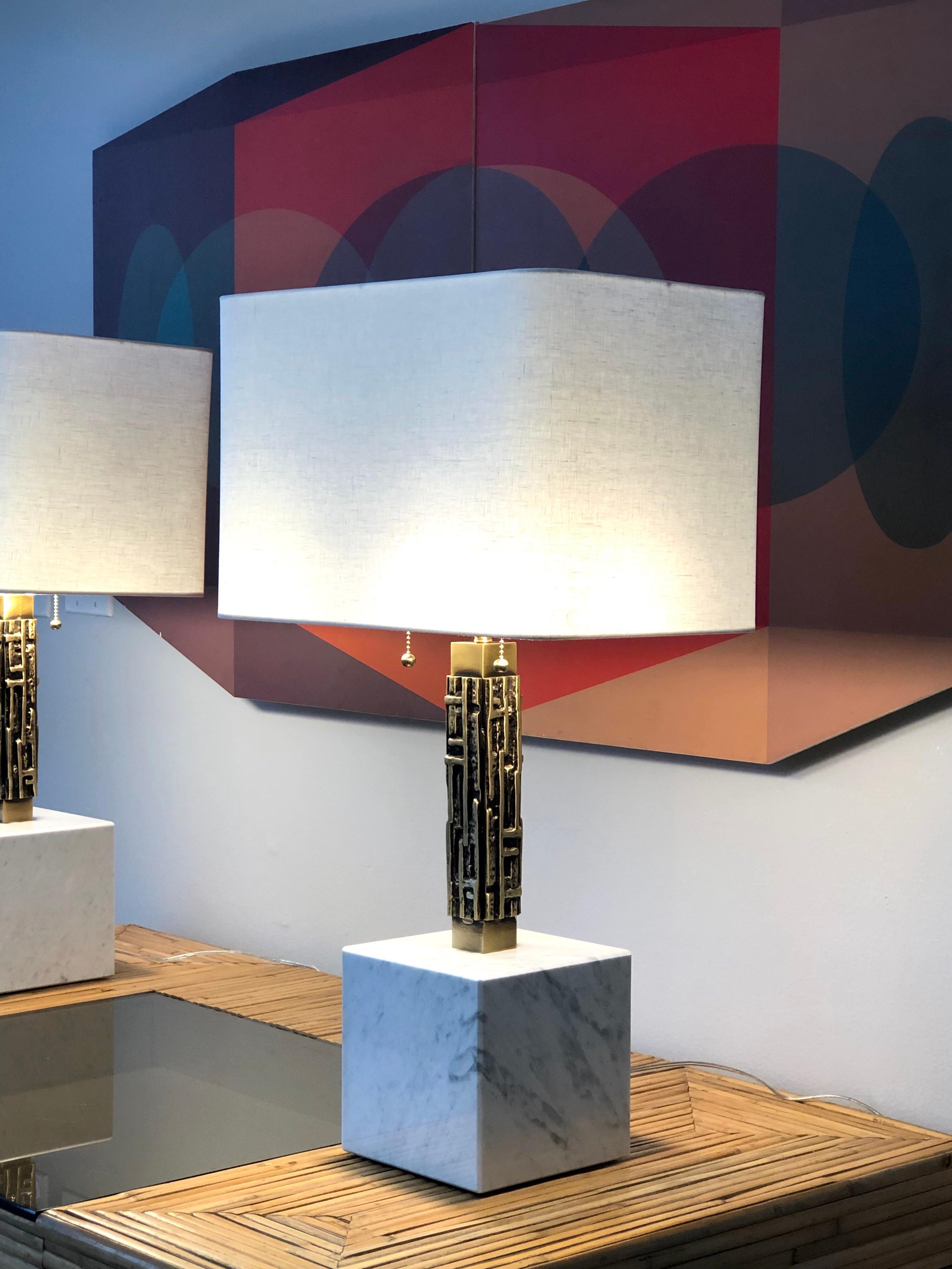 Luciano Frigerio Pair of Large Bronze and Marble Table Lamps, 1970s For Sale 5