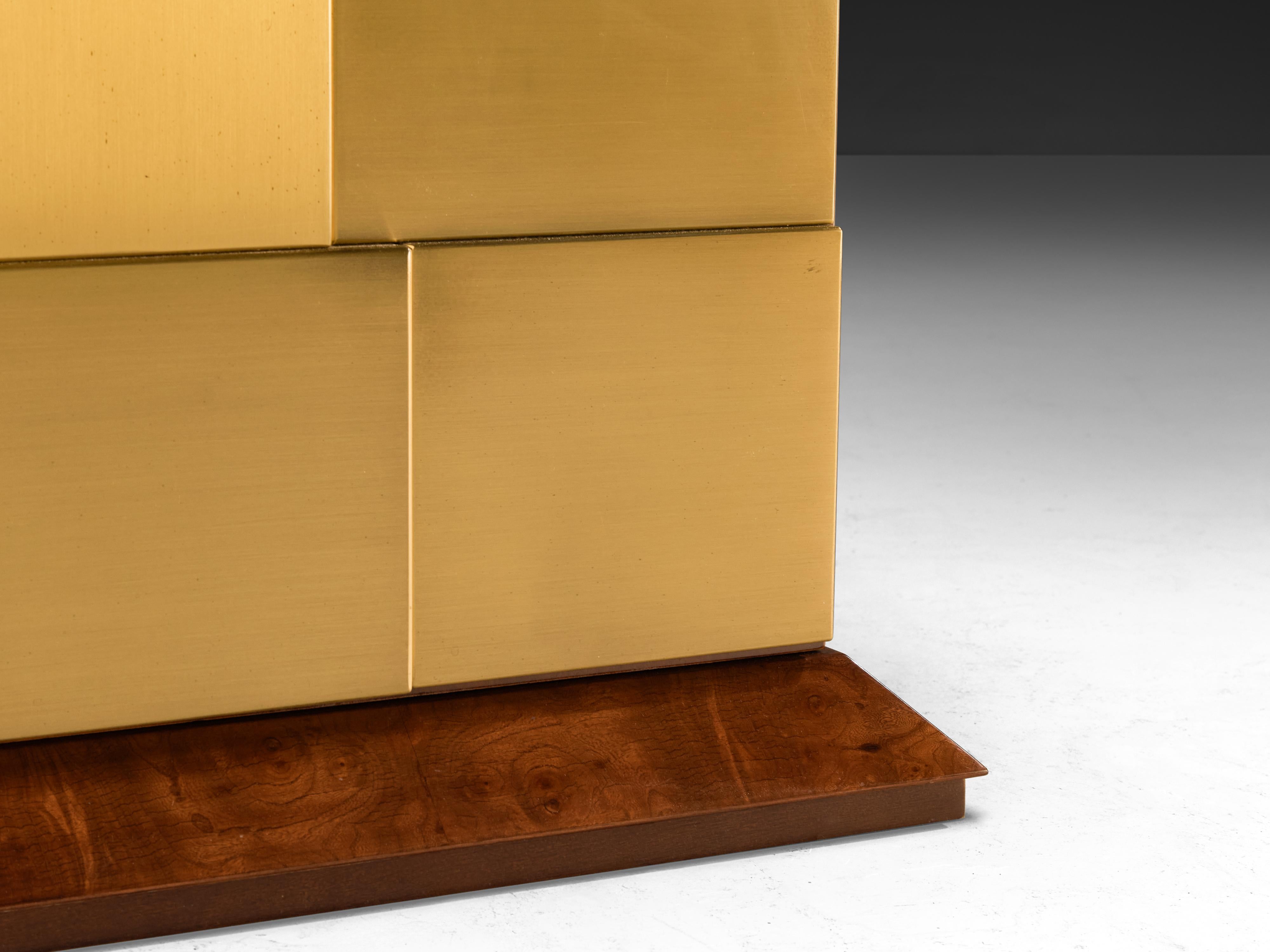 Luciano Frigerio Tables de nuit en loupe d'orme et laiton Bon état - En vente à Waalwijk, NL