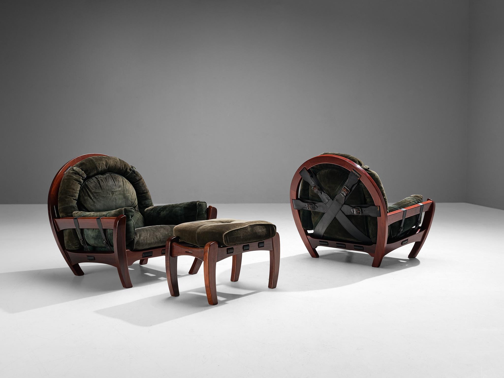Luciano Frigerio, pair of 'Rancero' armchairs and ottoman, mahogany, velvet, leather, Italy, 1970s

Pair of monumental and extremely inviting lounge chair and matching ottoman. These items are designed by the Italian Luciano Frigerio in the 1970s.