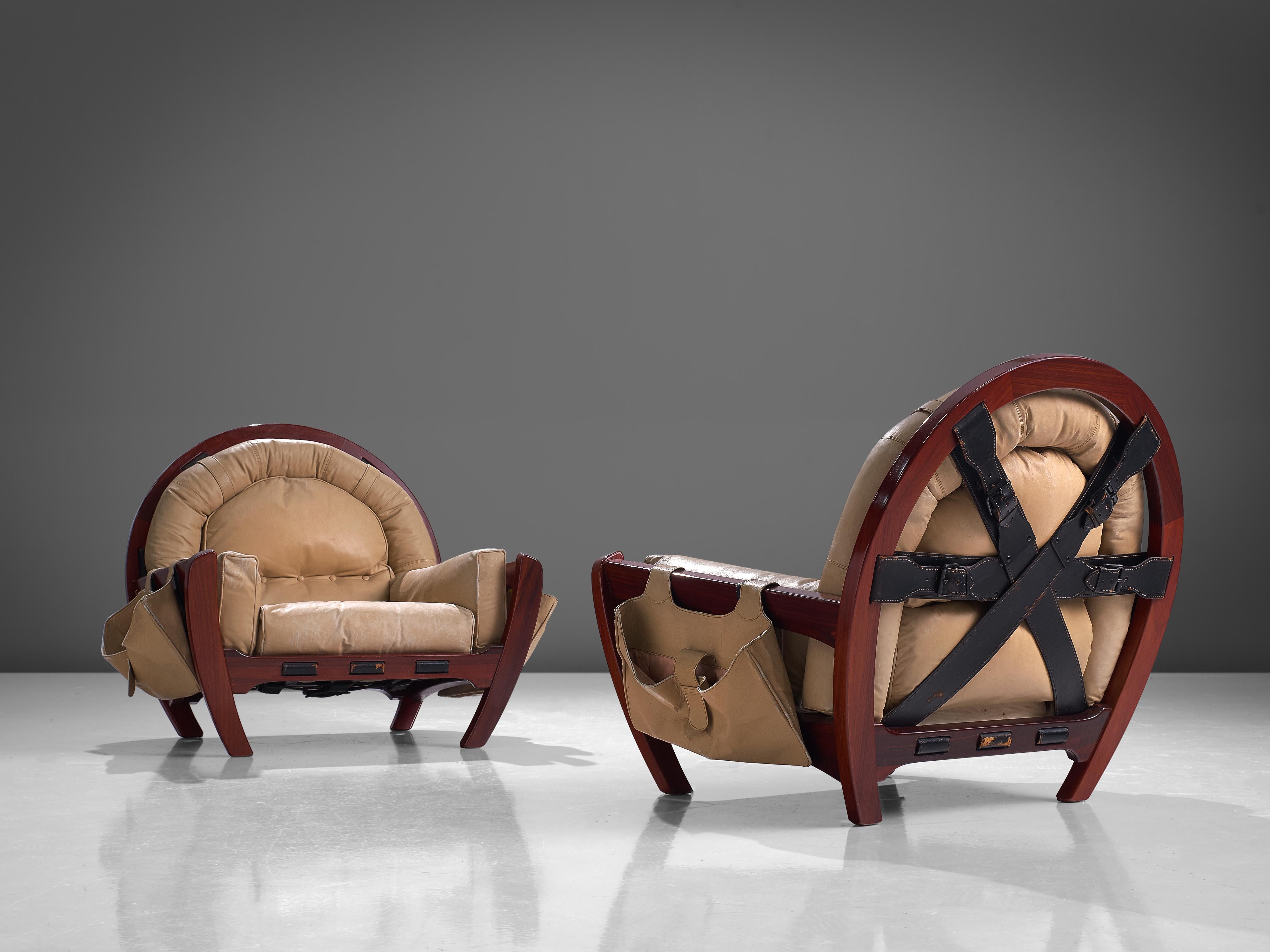 Luciano Frigerio, pair of lounge chairs model 'Rancero', mahogany, leather, Italy, 1970s

A pair of 'Rancero' lounge chairs with red stained wooden frames, designed by the Italian designer Luciano Frigerio. This model is also called 'The Throne for