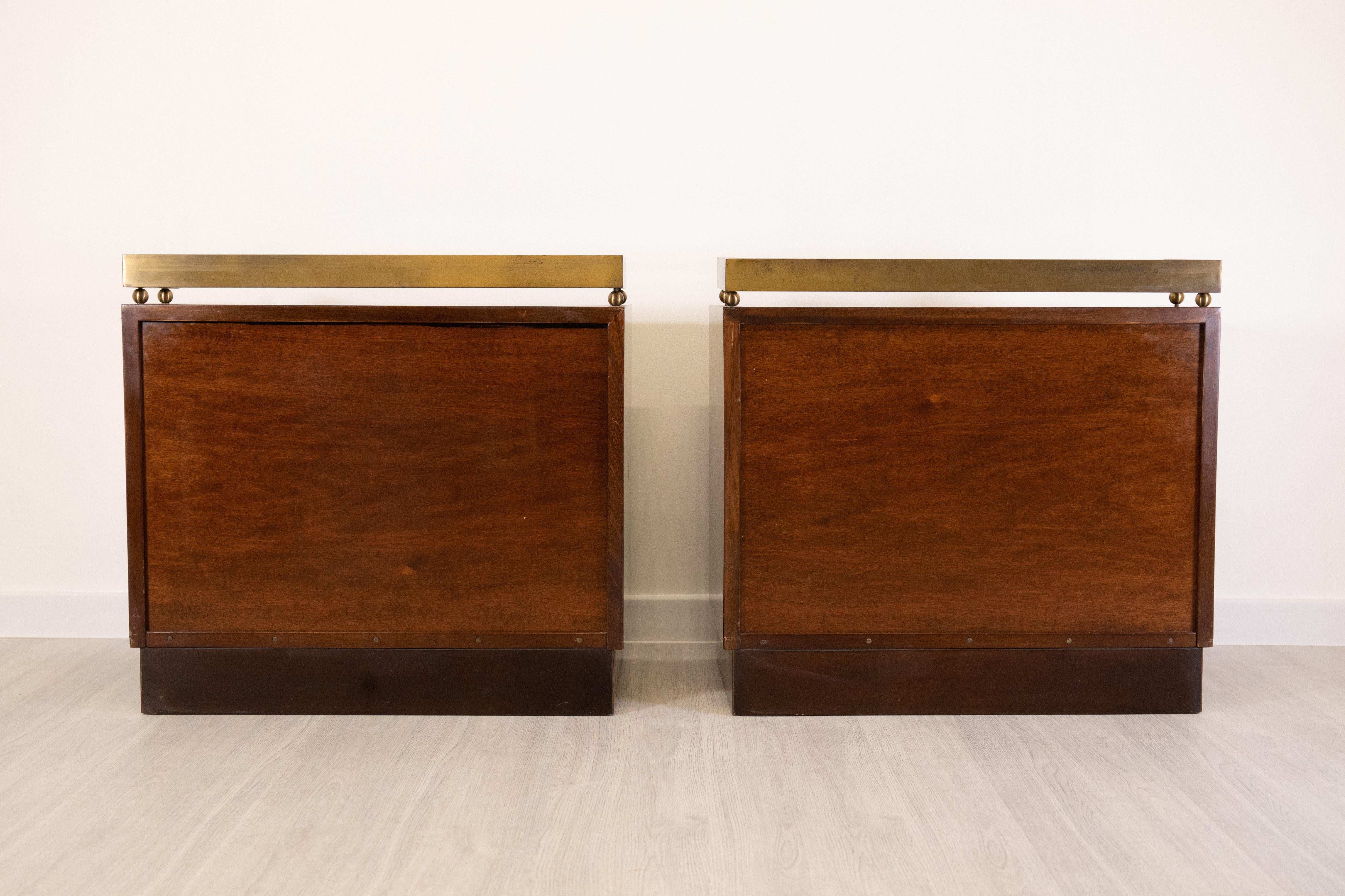 Luciano Frigerio para Frigerio di Desio - Pareja de mesillas de noche, 1970 en venta 4