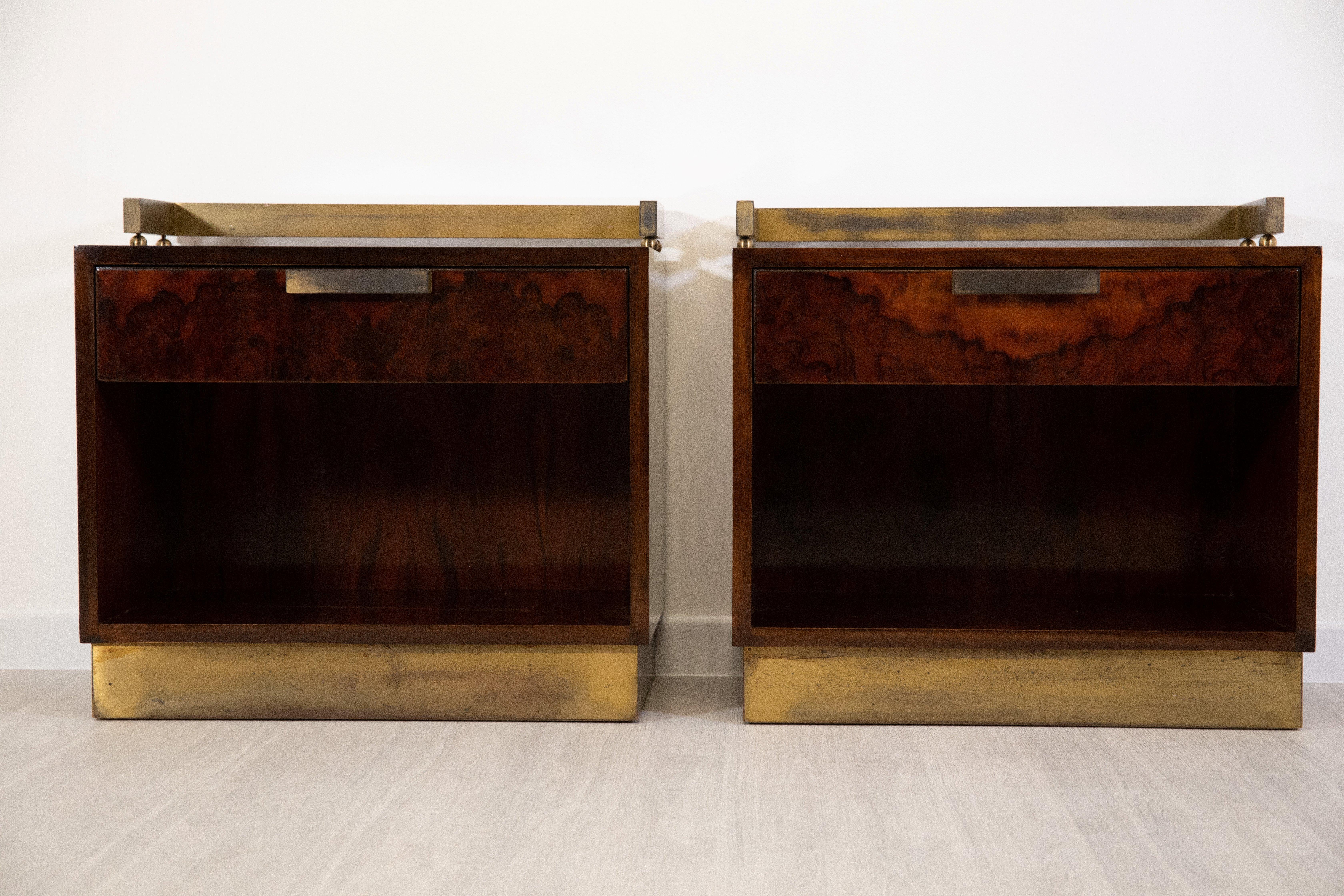 Luciano Frigerio para Frigerio di Desio - Pareja de mesillas de noche, 1970 Italian en venta