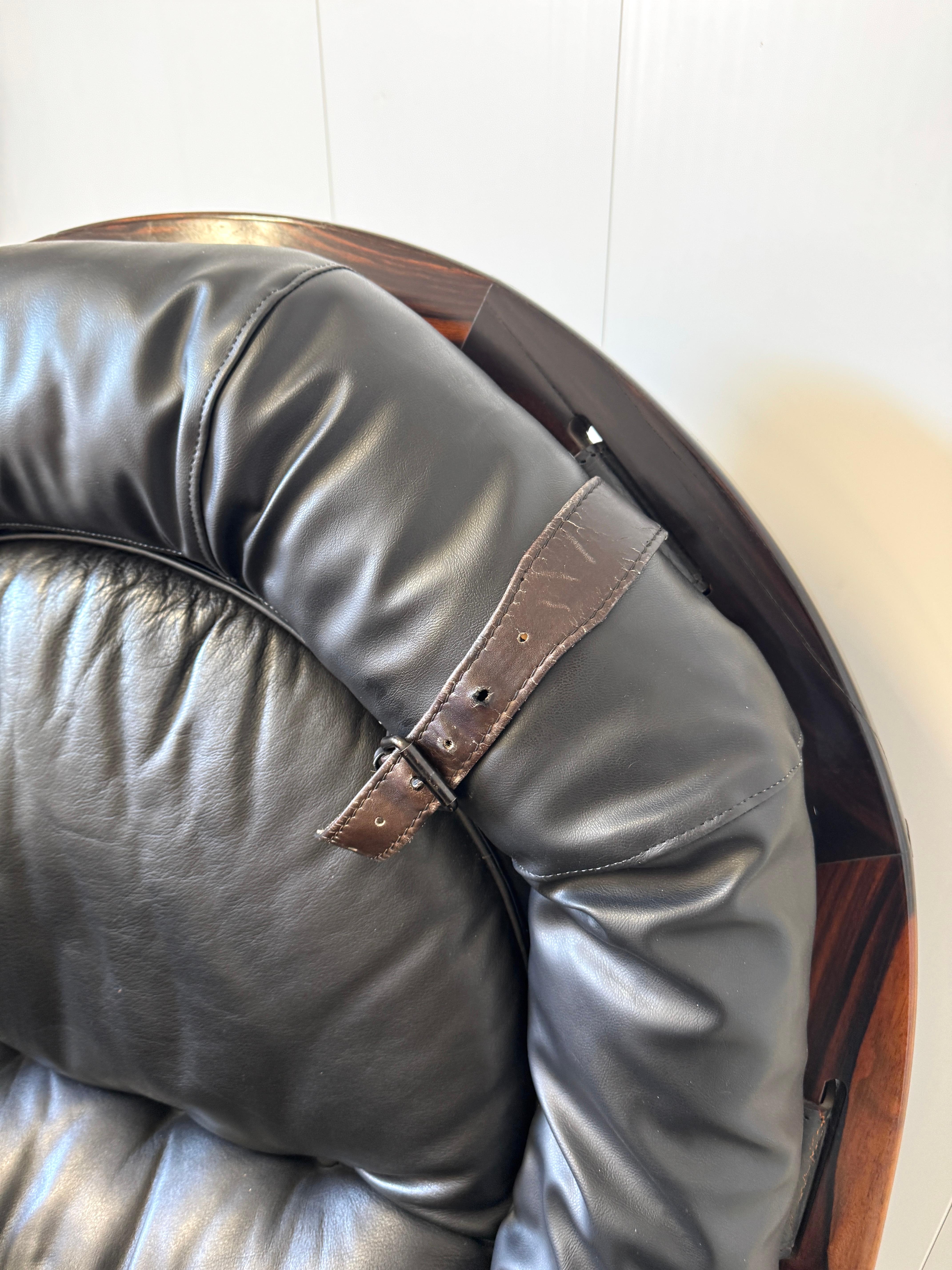 Luciano Frigerio, Sillón y otomana  mod. 'Rancero' 1970s en venta 7