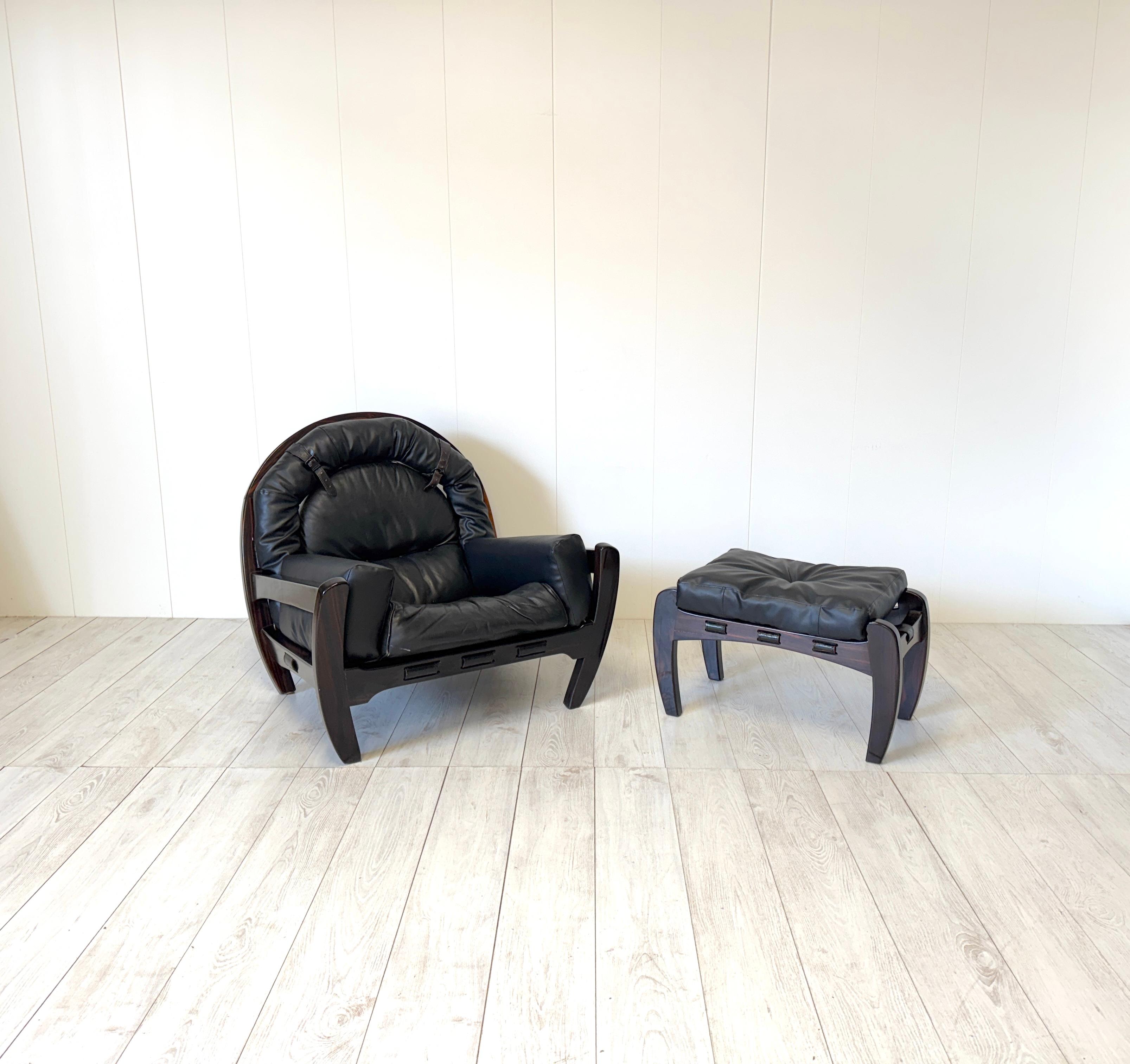 Luciano Frigerio, Sillón y otomana  mod. 'Rancero' 1970s Italian en venta