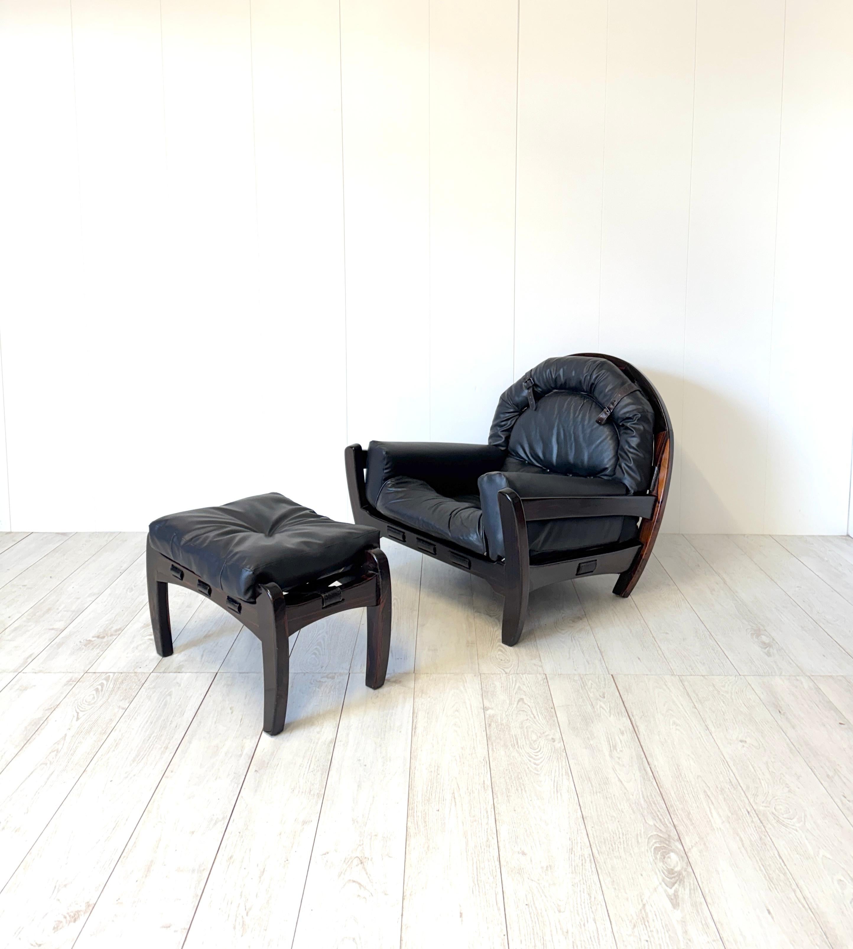 Luciano Frigerio, Sillón y otomana  mod. 'Rancero' 1970s en Bueno estado para la venta en Rivoli, IT
