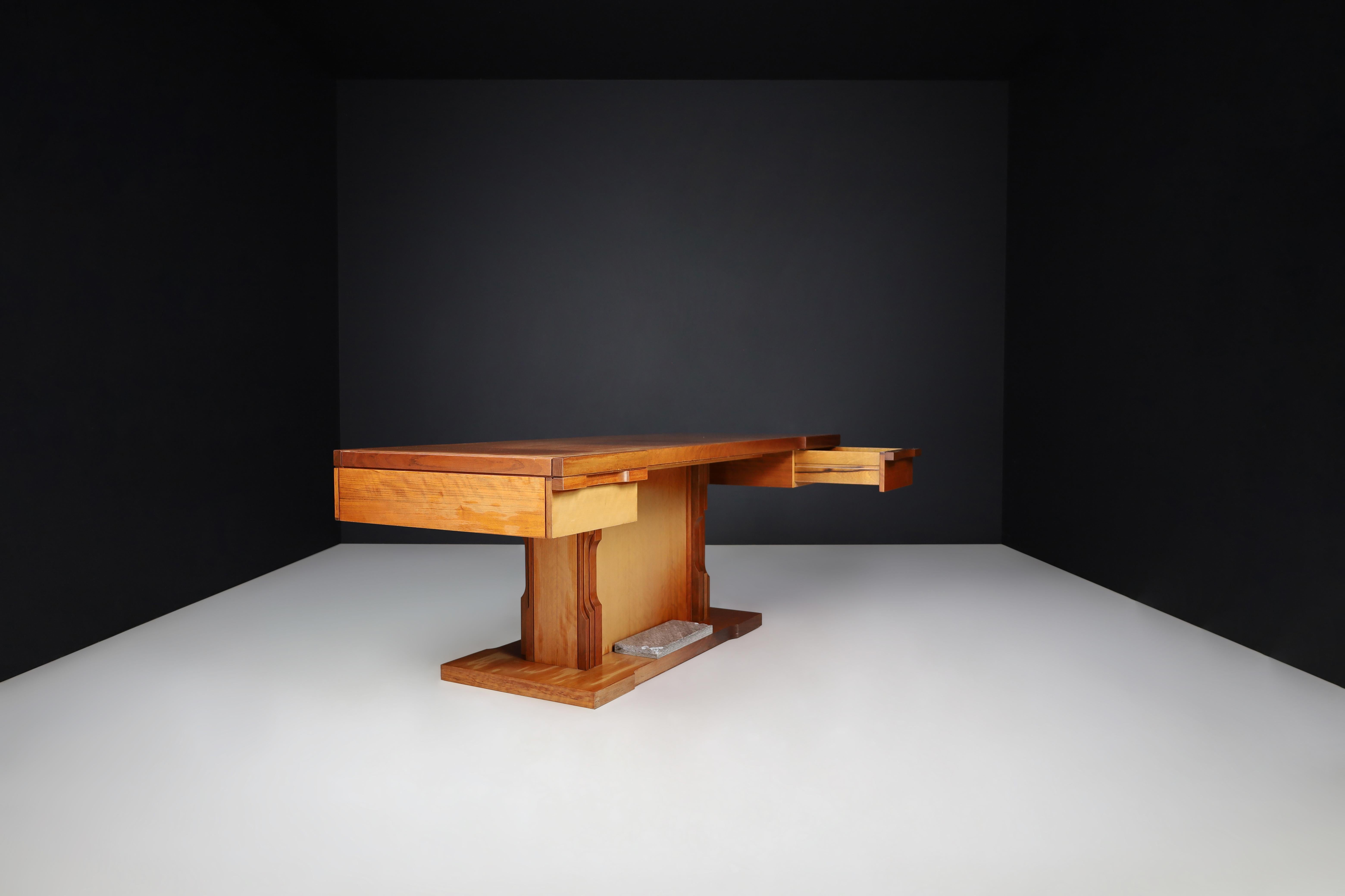 Luciano Frigerio Presidential Writing Desk in Walnut, Italy 1970s For Sale 8