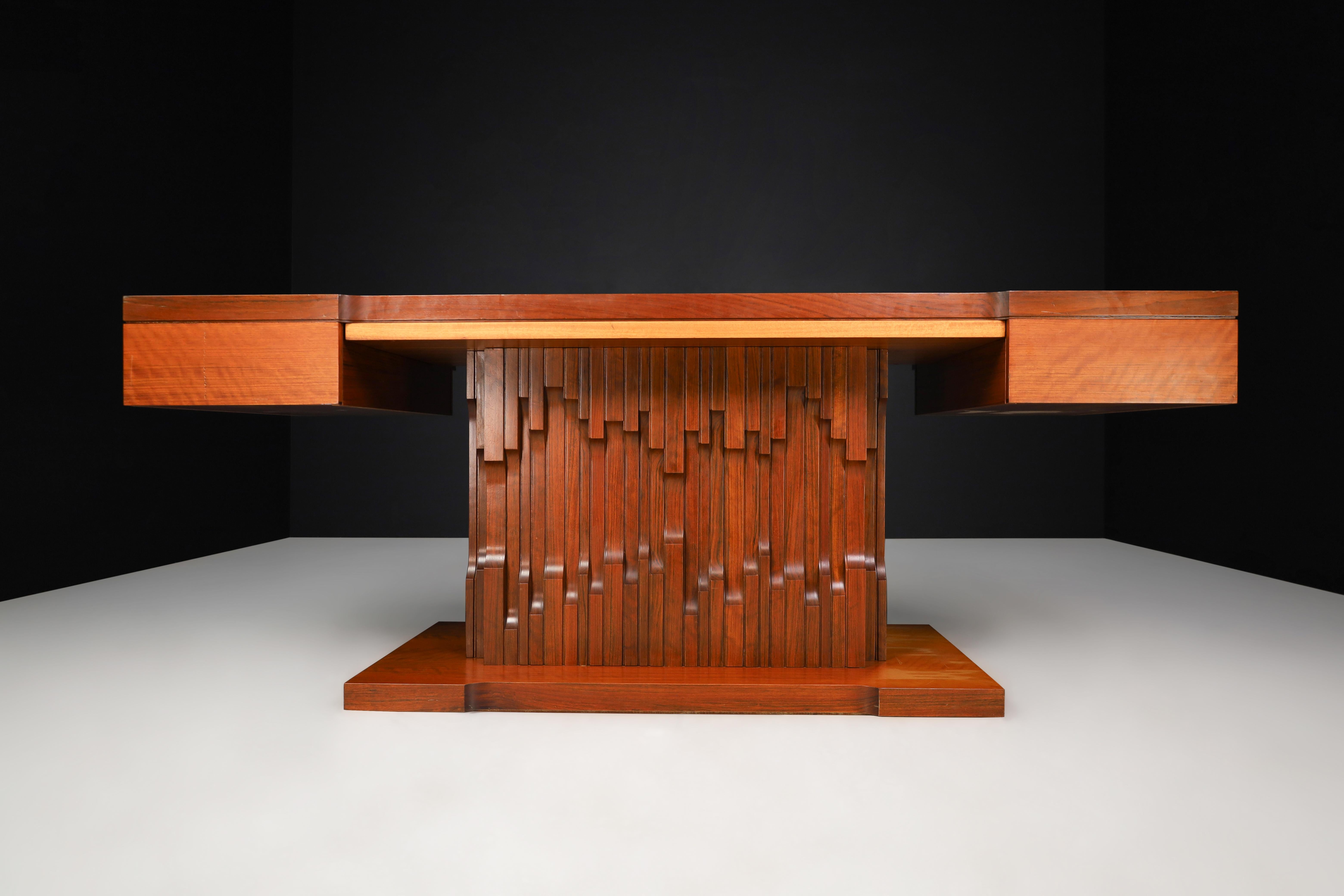 Luciano Frigerio Presidential Writing Desk in Walnut, Italy 1970s For Sale 11