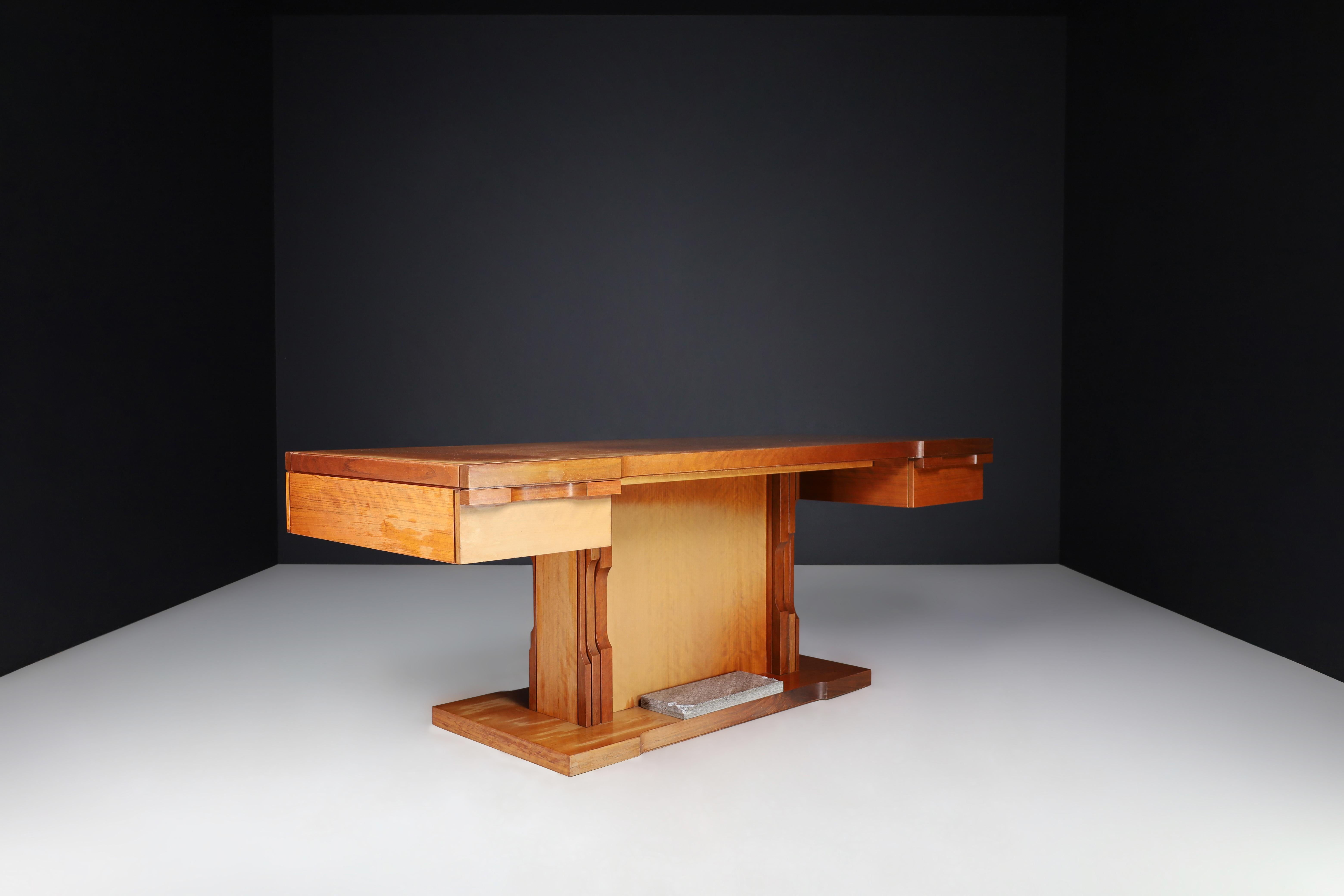 Luciano Frigerio Presidential Writing Desk in Walnut, Italy 1970s For Sale 1