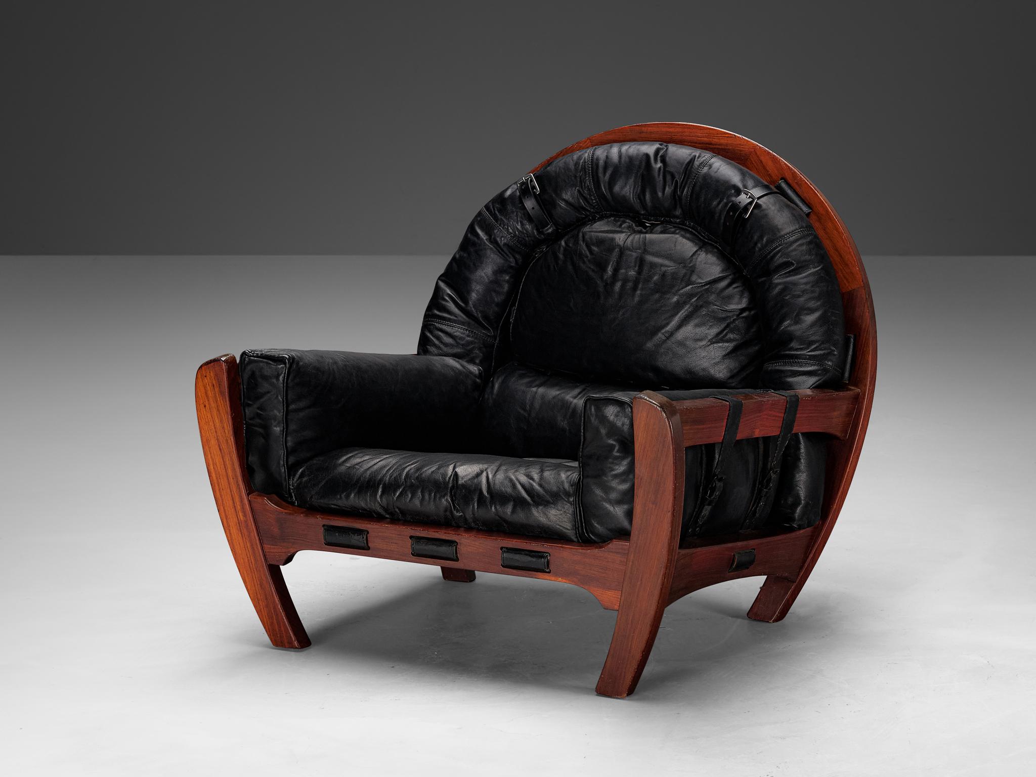 Luciano Frigerio 'Rancero' Lounge Chair avec Ottoman en cuir noir  Bon état - En vente à Waalwijk, NL