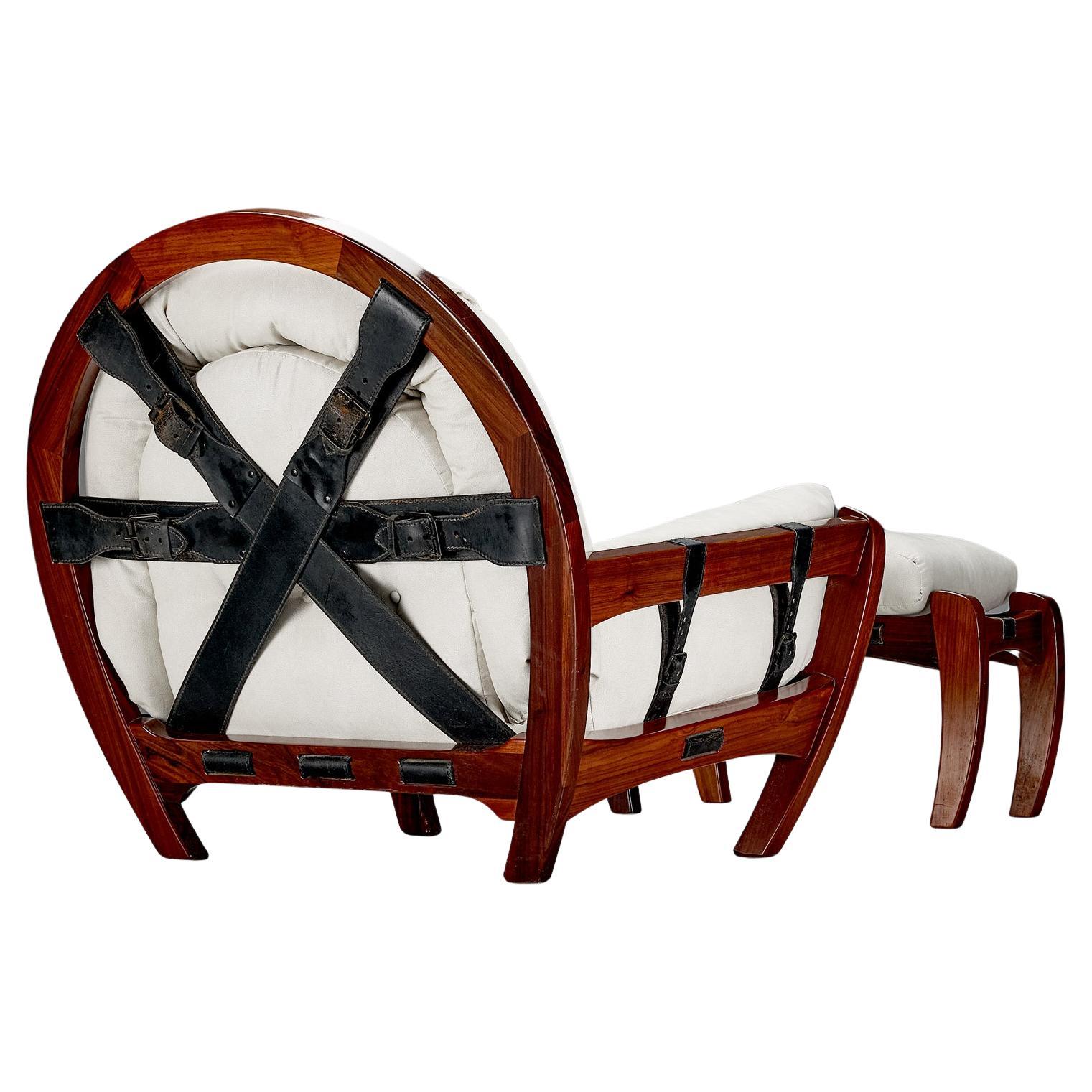 Fauteuil de salon Rancero de Luciano Frigerio avec pouf en tissu blanc