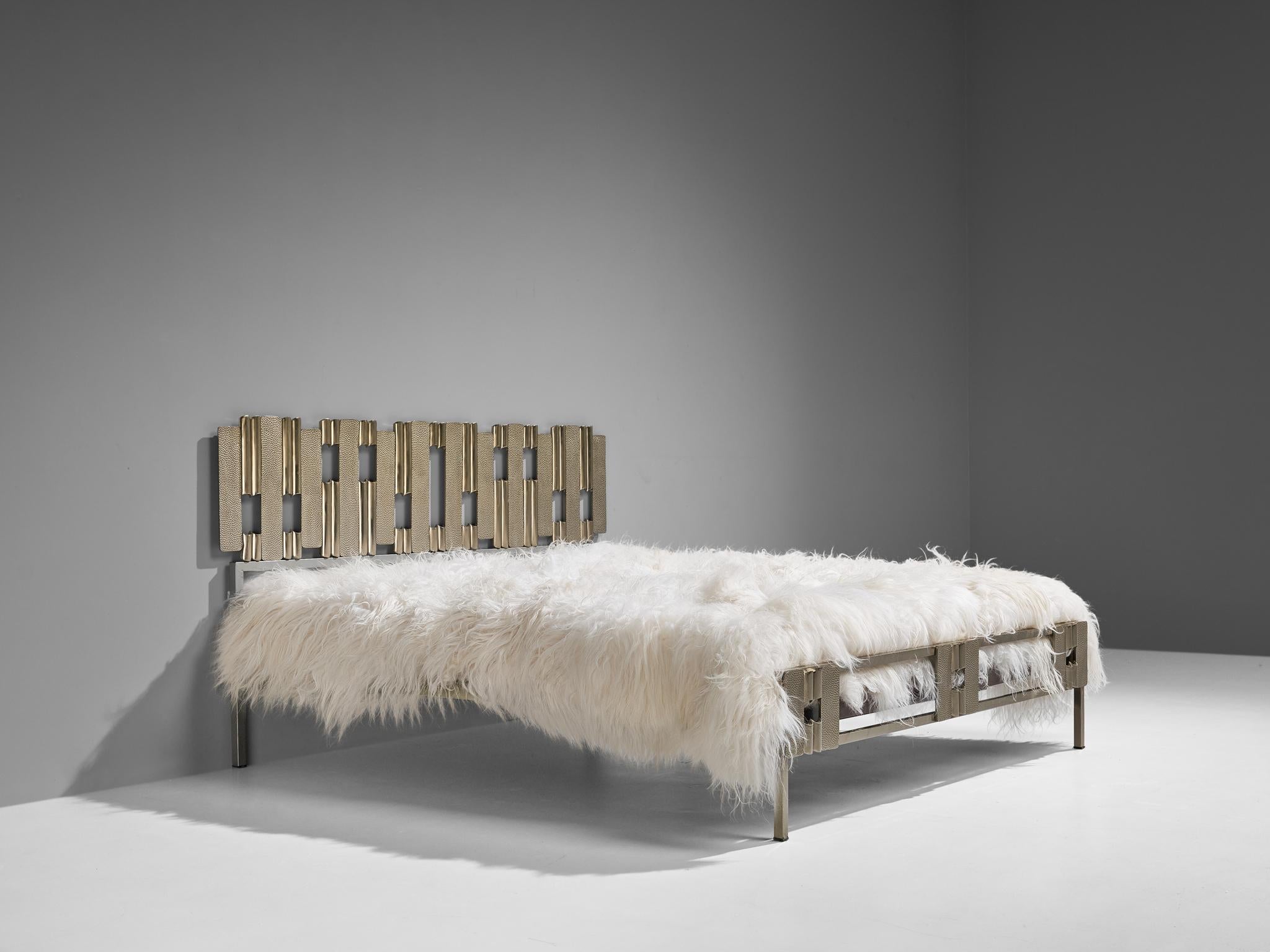 Luciano Frigerio Skulpturales Bett aus gehämmertem Stahl  im Angebot 4