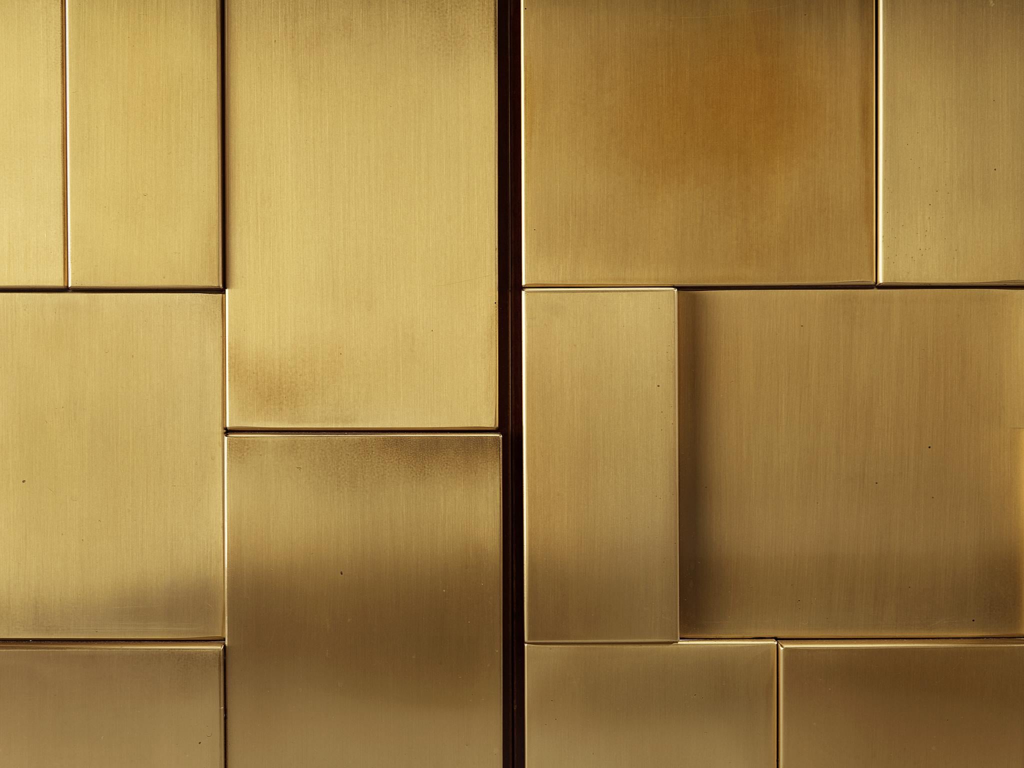 Luciano Frigerio Sideboard aus Messing und Holz (Postmoderne) im Angebot