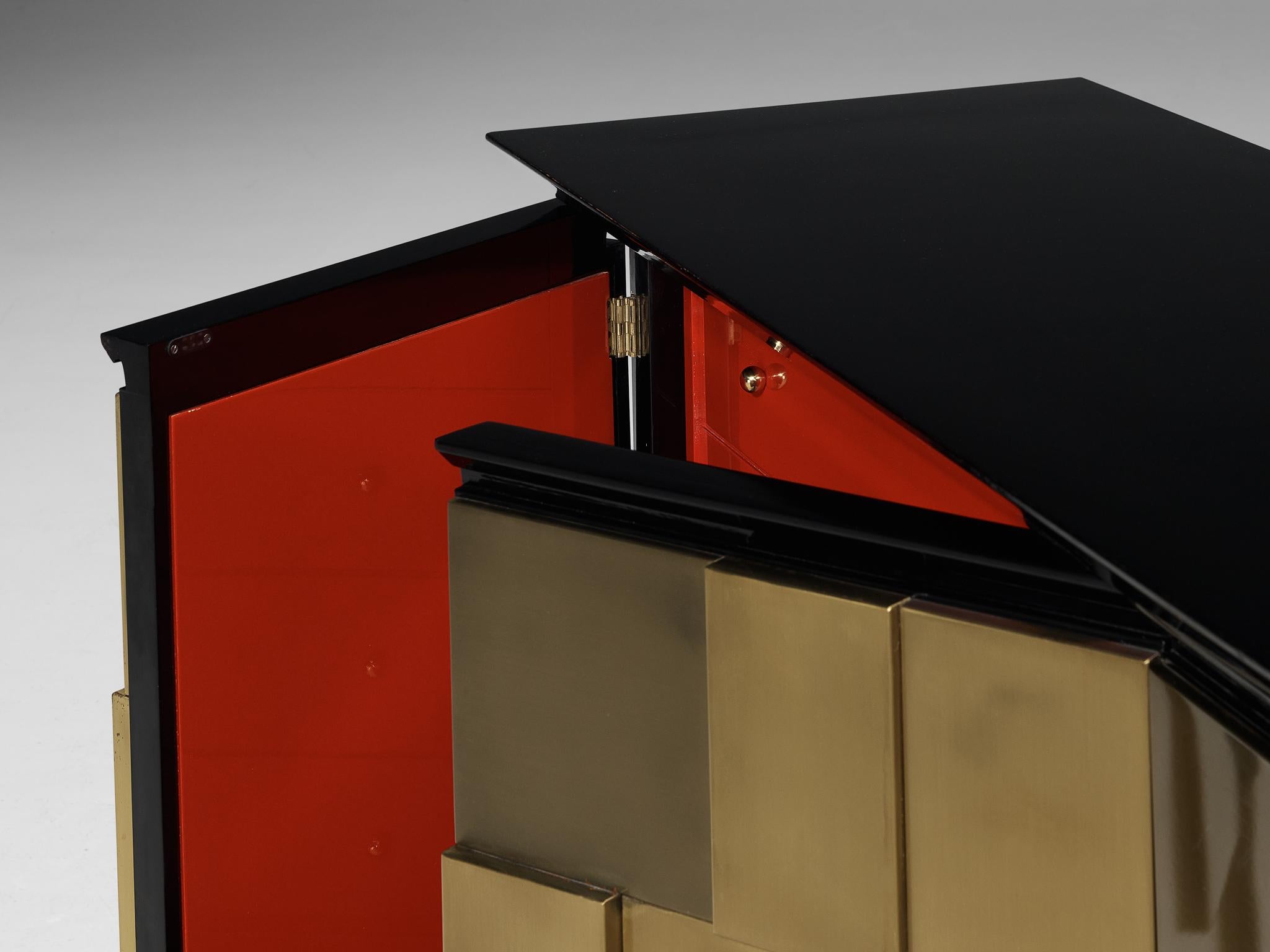 Luciano Frigerio Sideboard aus lackiertem Holz und geometrischer Messingfront  im Angebot 4