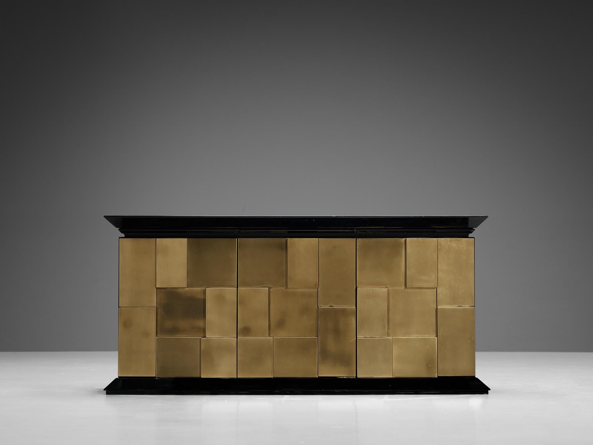 Luciano Frigerio Sideboard in Lacquered Wood and Geometric Brass Front  In Good Condition For Sale In Waalwijk, NL