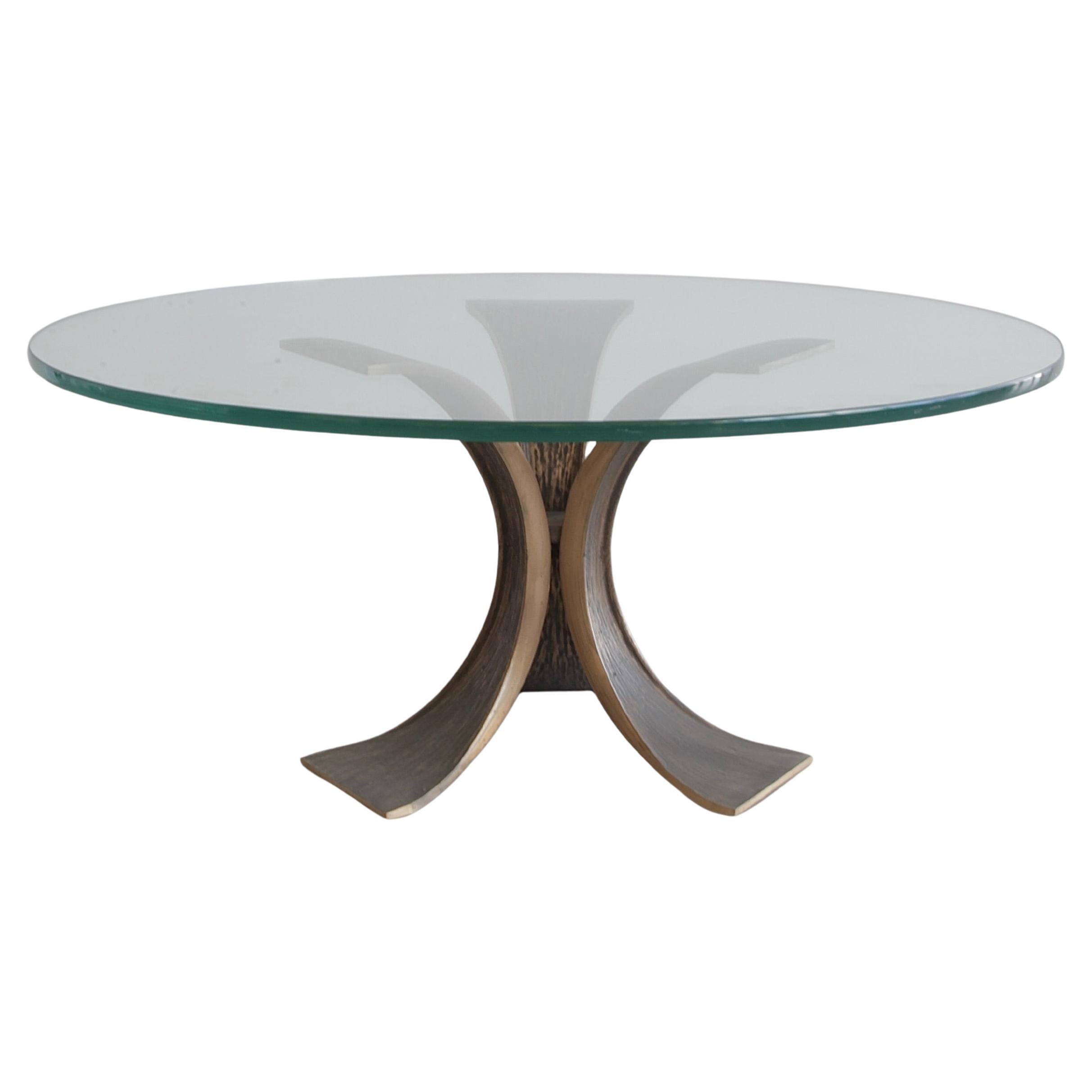 Table basse sculpturale avec plateau en verre, style Luciano Frigerio, 1970 en vente