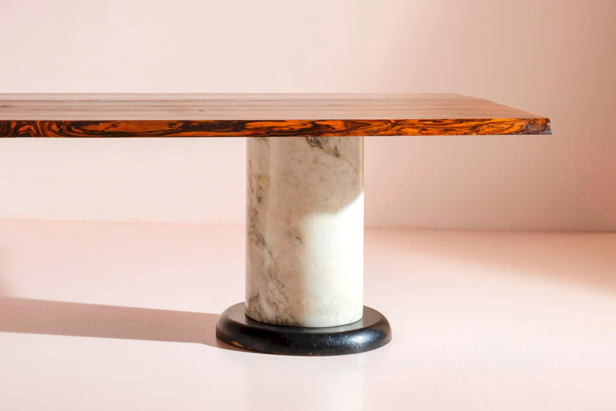 italien Table de salle à manger ou de conférence unique en ébène et marbre de Luciano Frigerio, Italie, années 1970 en vente