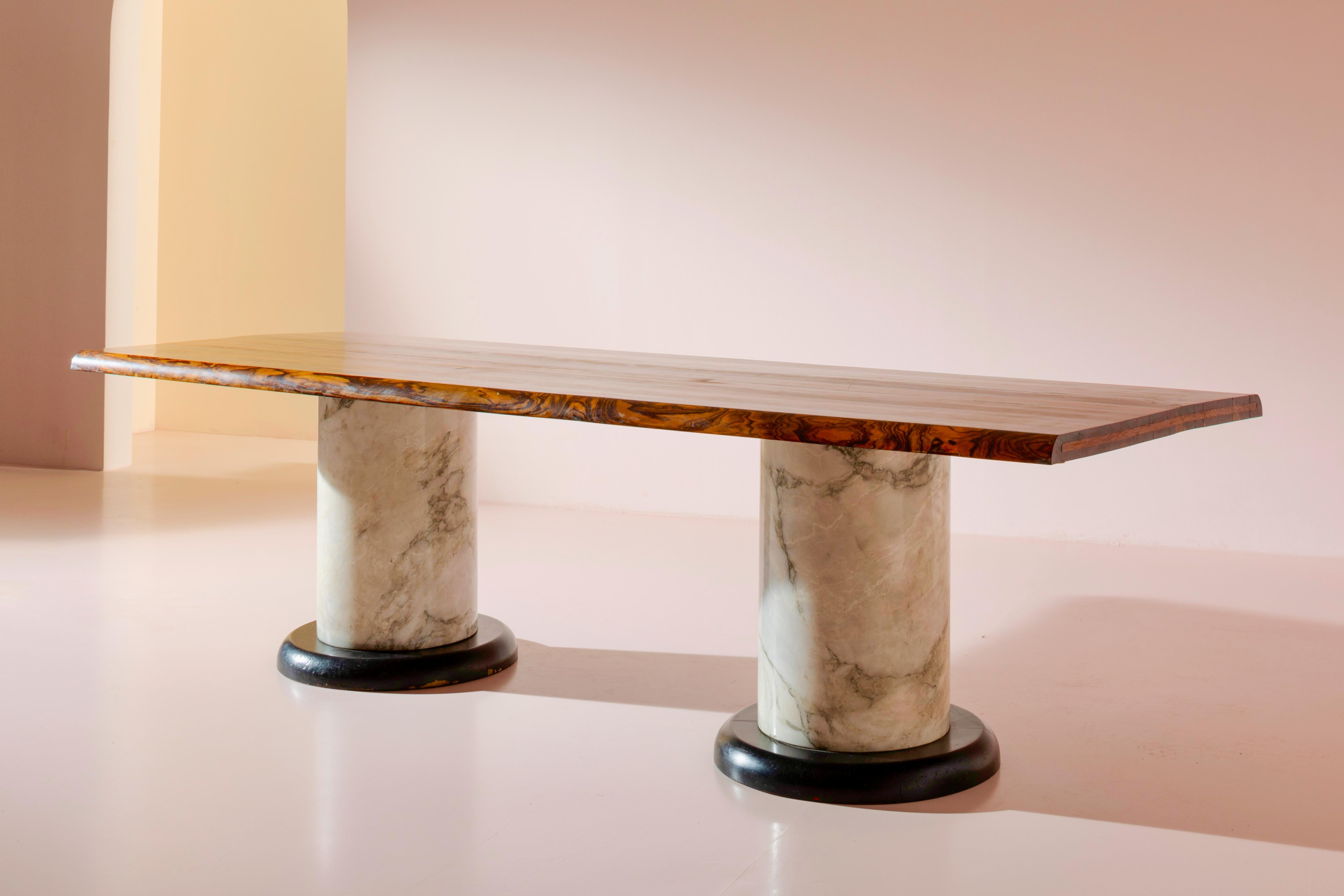 Marbre de Carrare Table de salle à manger ou de conférence unique en ébène et marbre de Luciano Frigerio, Italie, années 1970 en vente