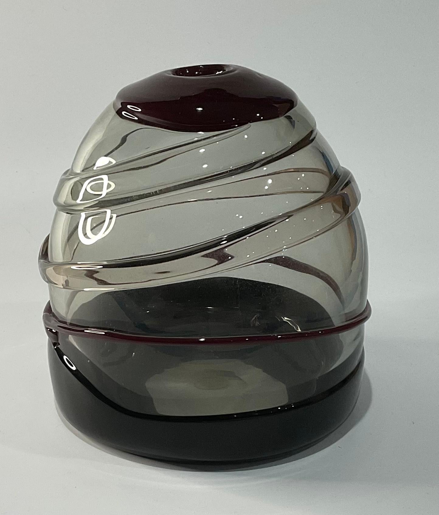 Luciano Gaspari, signierte Sasso-Vase aus Murano-Kunstglas mit applizierten Bändern  (Mitte des 20. Jahrhunderts) im Angebot