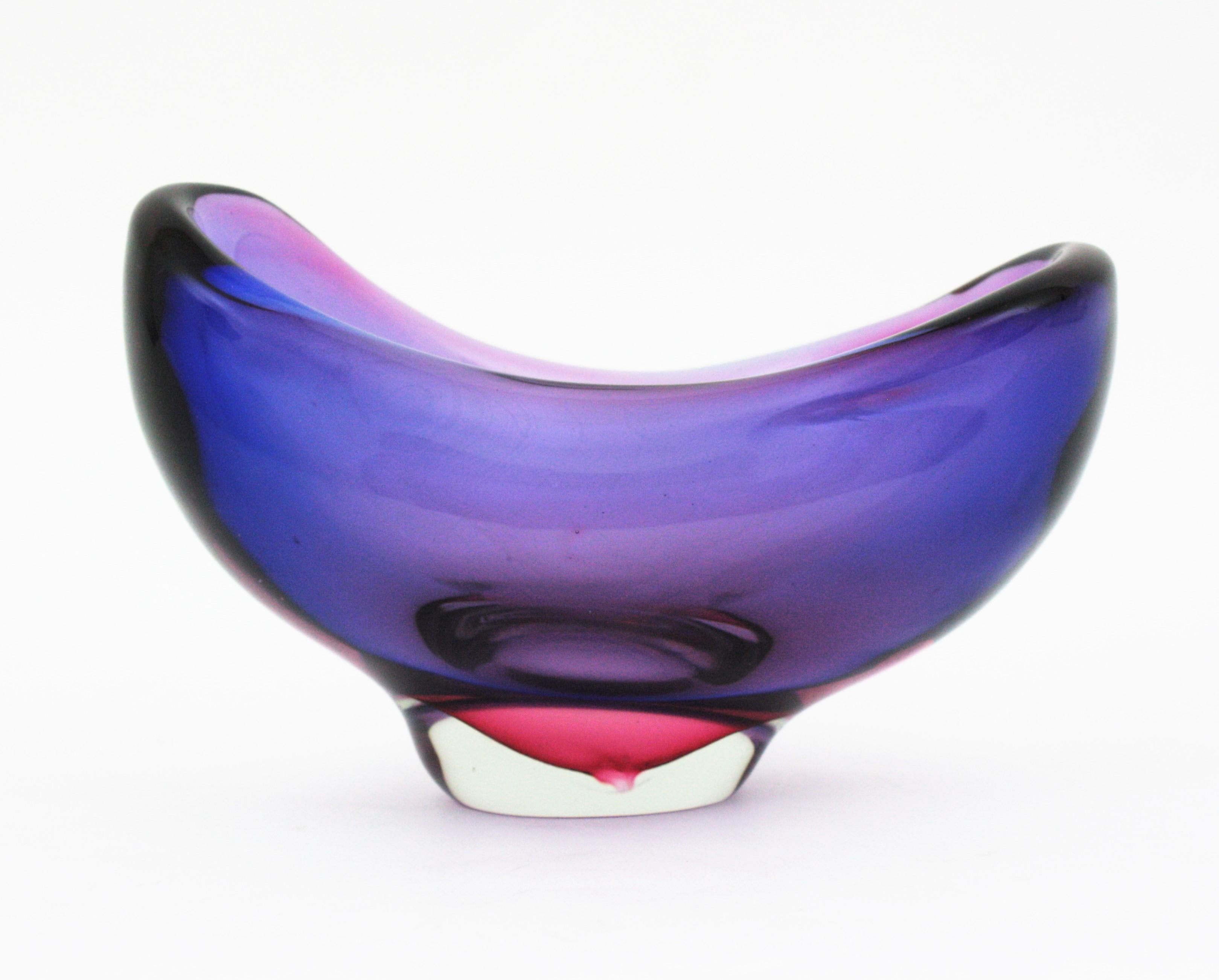 Mid-Century Modern Luciano Gaspari Salviati Signed Murano Purple Pink Blue Sommerso Art Glass Bowl For Sale
