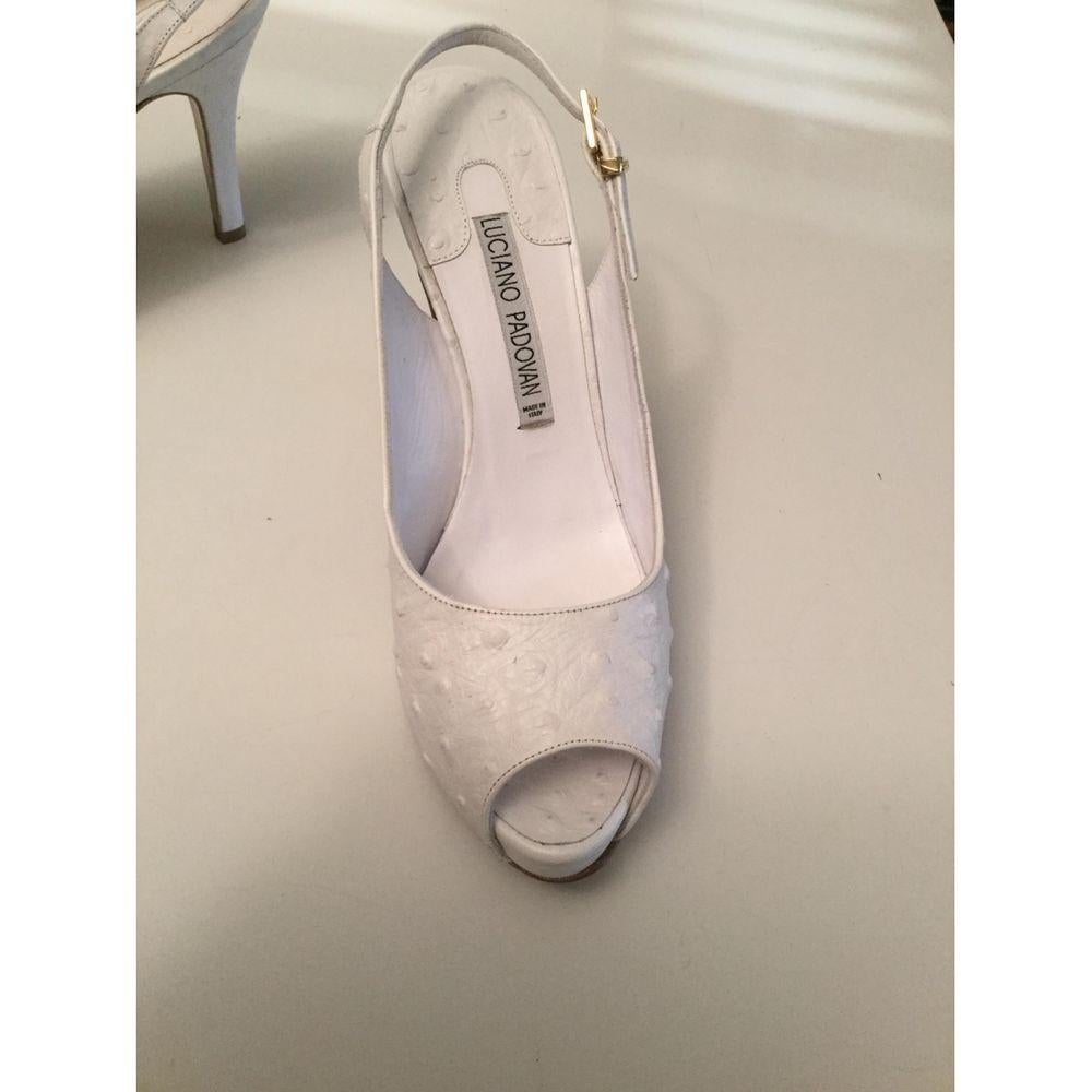 Luciano Padovan Exotic leathers Heels in White

Luciano Padovan open toe shoes, white in ostrich leather, used only a few times. Adjustable ankle strap in gold-plated silver metal. Size 38.5, heel 10 cm and platform 2 cm. Original box with dust and