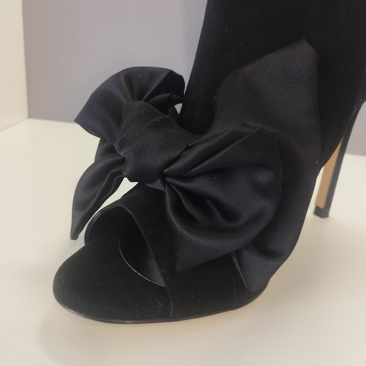 Black Luciano Padovan Suede Ankle Boots IT 37 For Sale