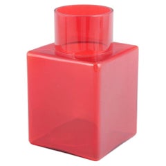 Luciano Vistosi pour Murano. Vase géométrique en verre d'art rouge transparent. Années 1960