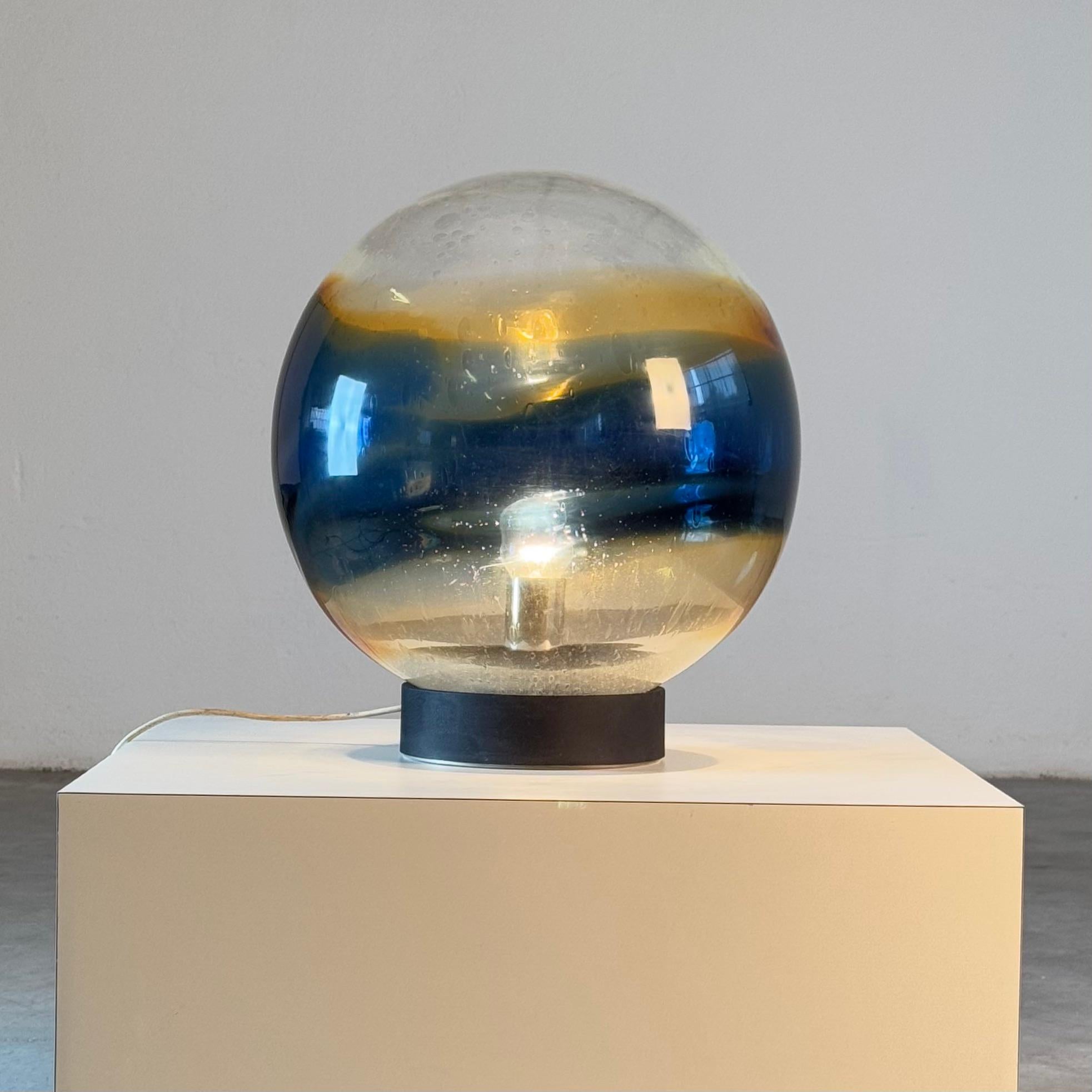 A mesmerizing and extremely rare example of Luciano Vistosi’s sculptural glasswork, this Satellite lamp from the 1970s embodies the visionary experimentation that defined the artist’s most celebrated period on Murano.

The blown-glass globe is an