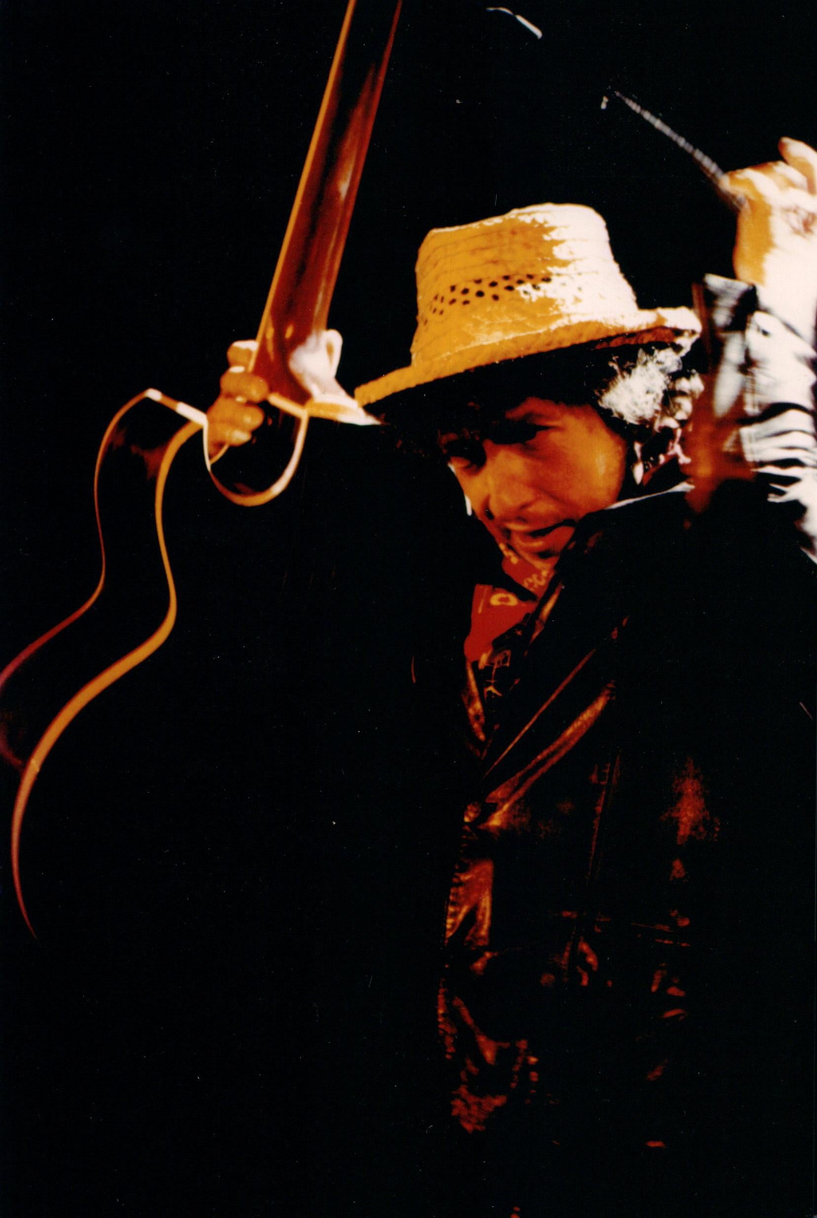 Luciano Viti Black and White Photograph - Bob Dylan on Stage in Straw Hat Vintage Original Photograph