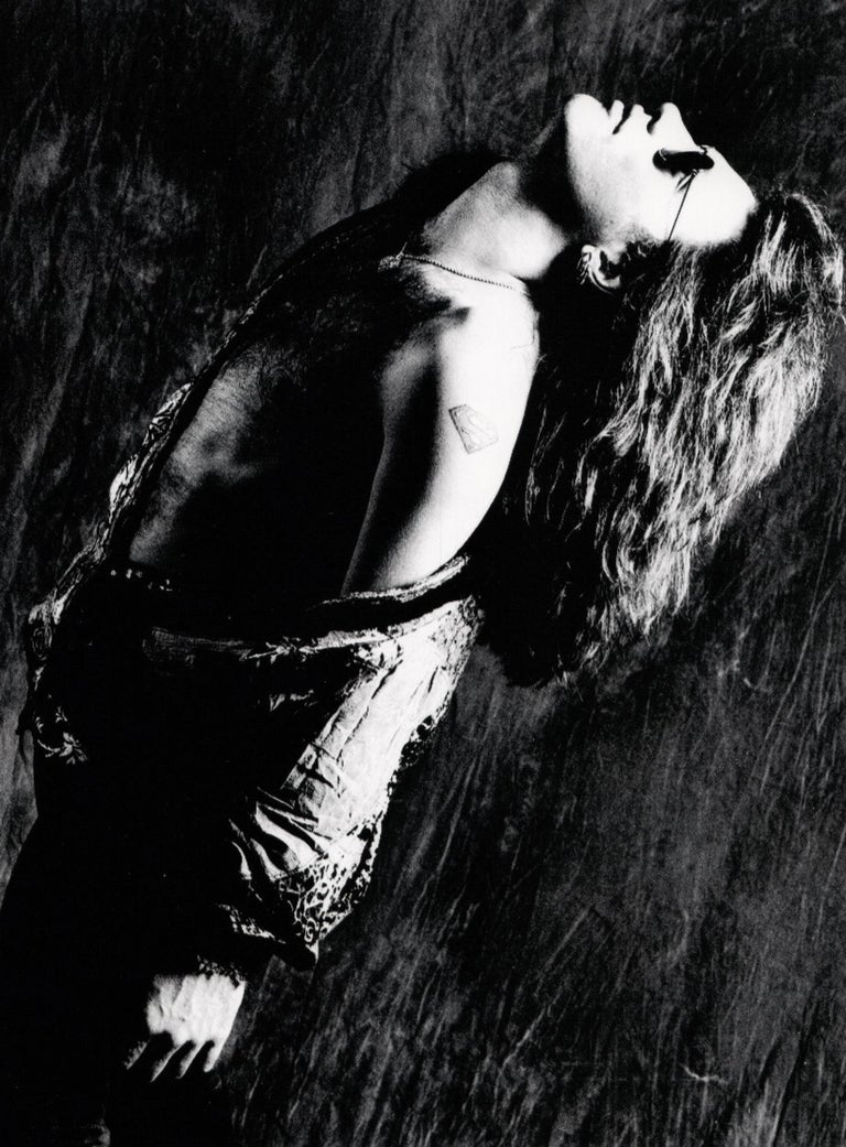 Luciano Viti Black and White Photograph - Jon Bon Jovi Leaning Back Vintage Original Photograph