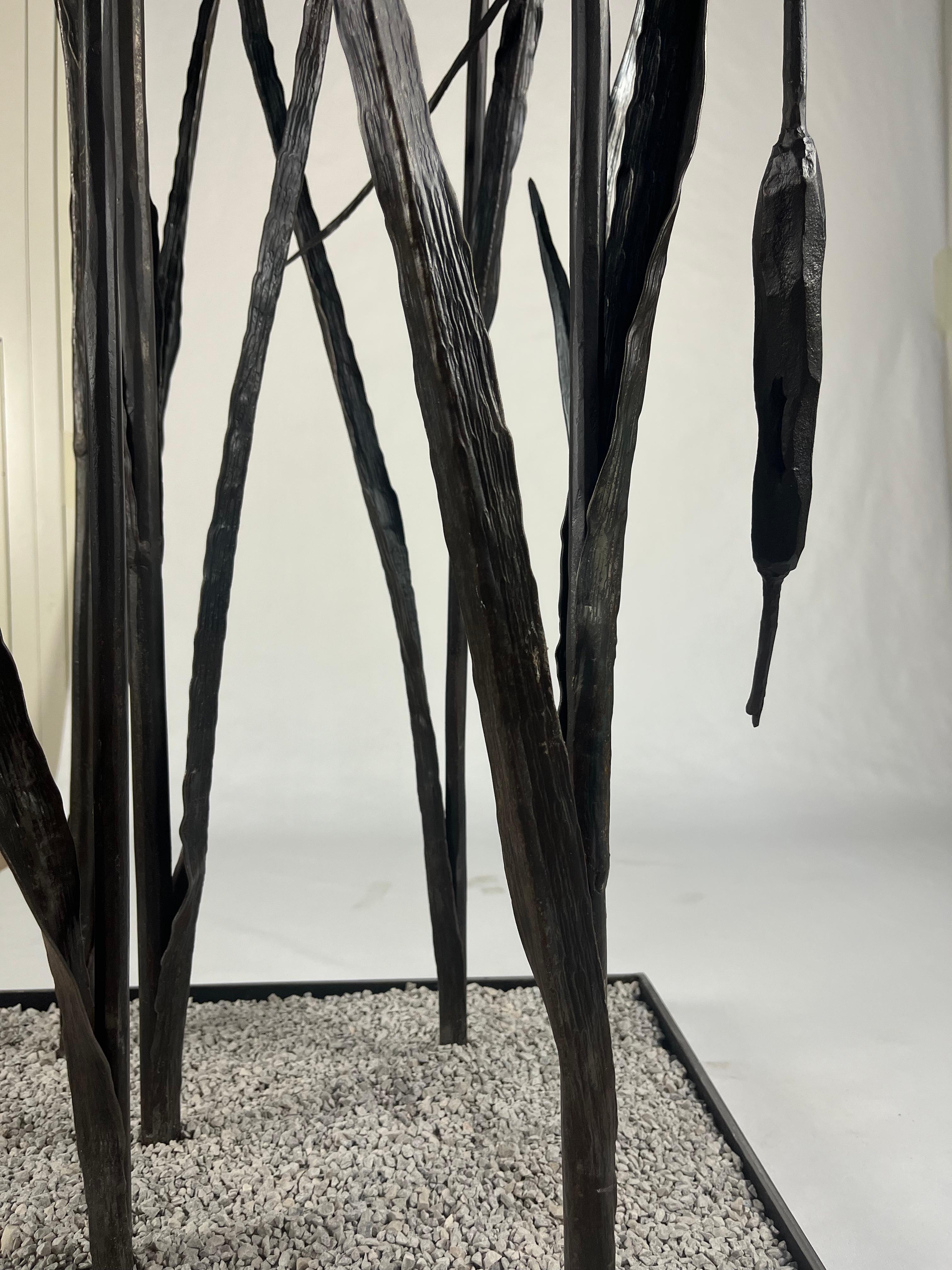 Escultura de hierro forjado para interior y exterior - cañizo de bambú negro en venta 3