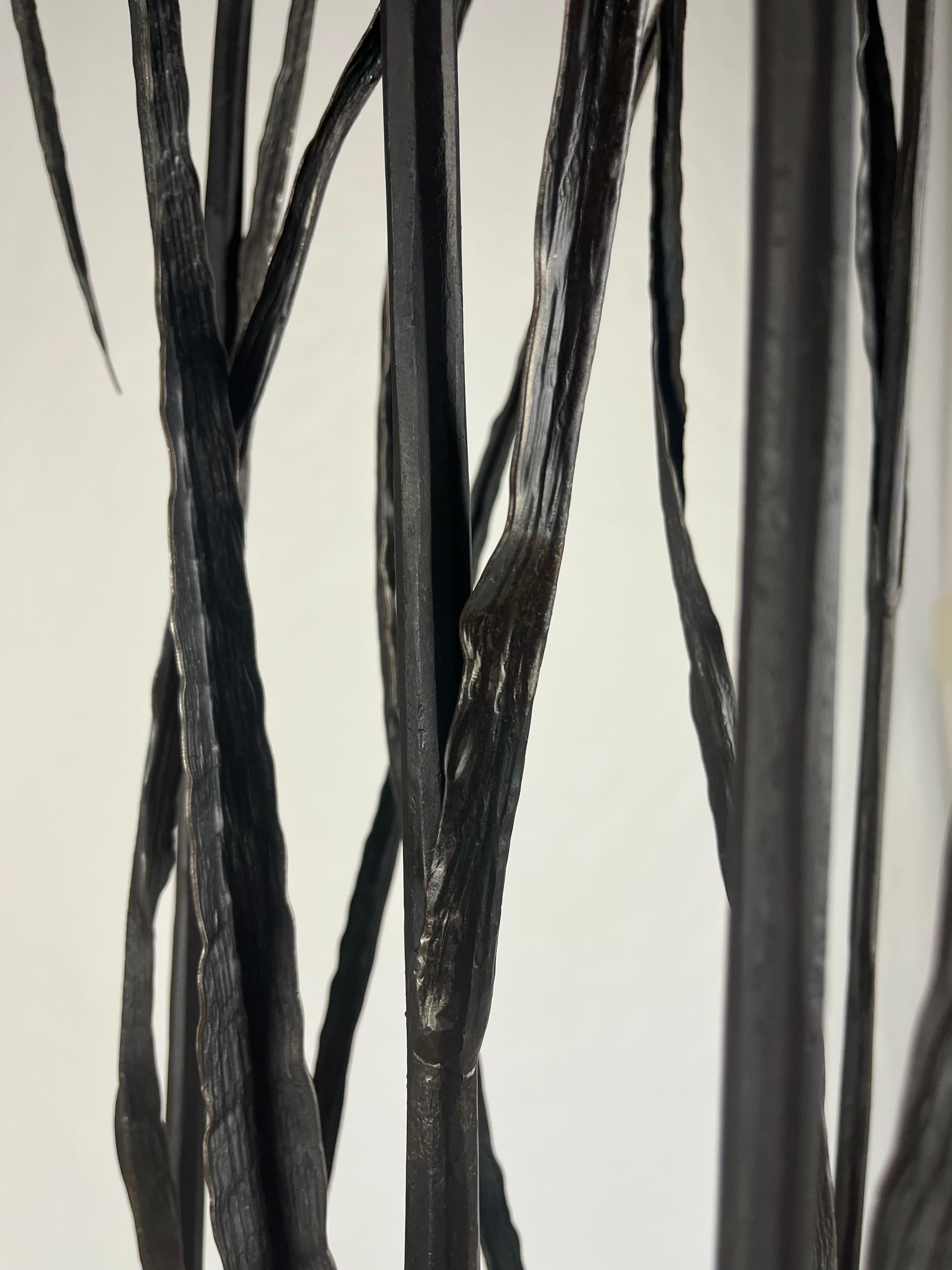 Escultura de hierro forjado para interior y exterior - cañizo de bambú negro en venta 1