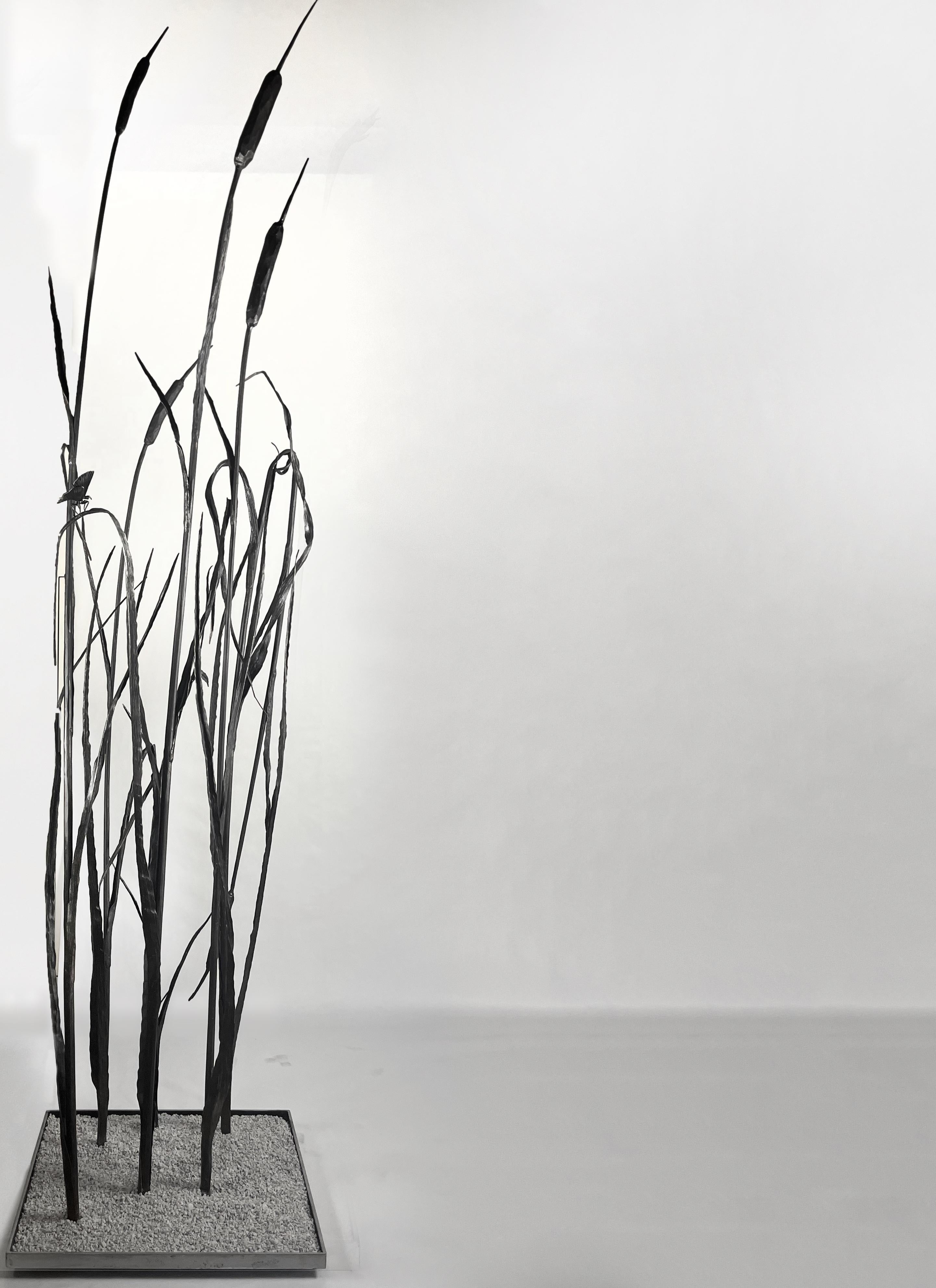 Figurative Sculpture de Luciano Zanoni - Escultura de hierro forjado para interior y exterior - cañizo de bambú negro
