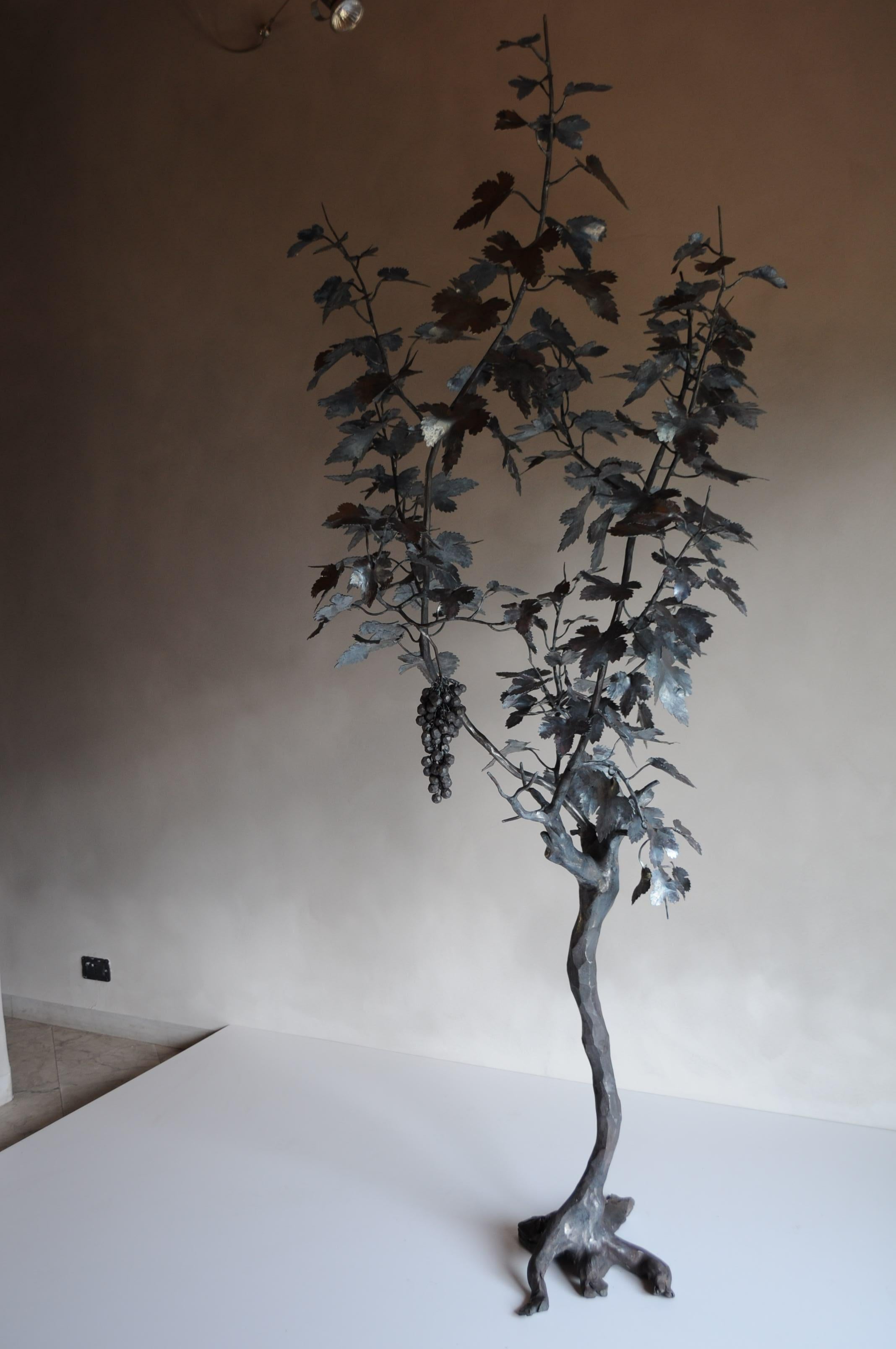 Unique wrought iron sculpture - wine grape tree natural size - made in Italy - Sculpture by Luciano Zanoni