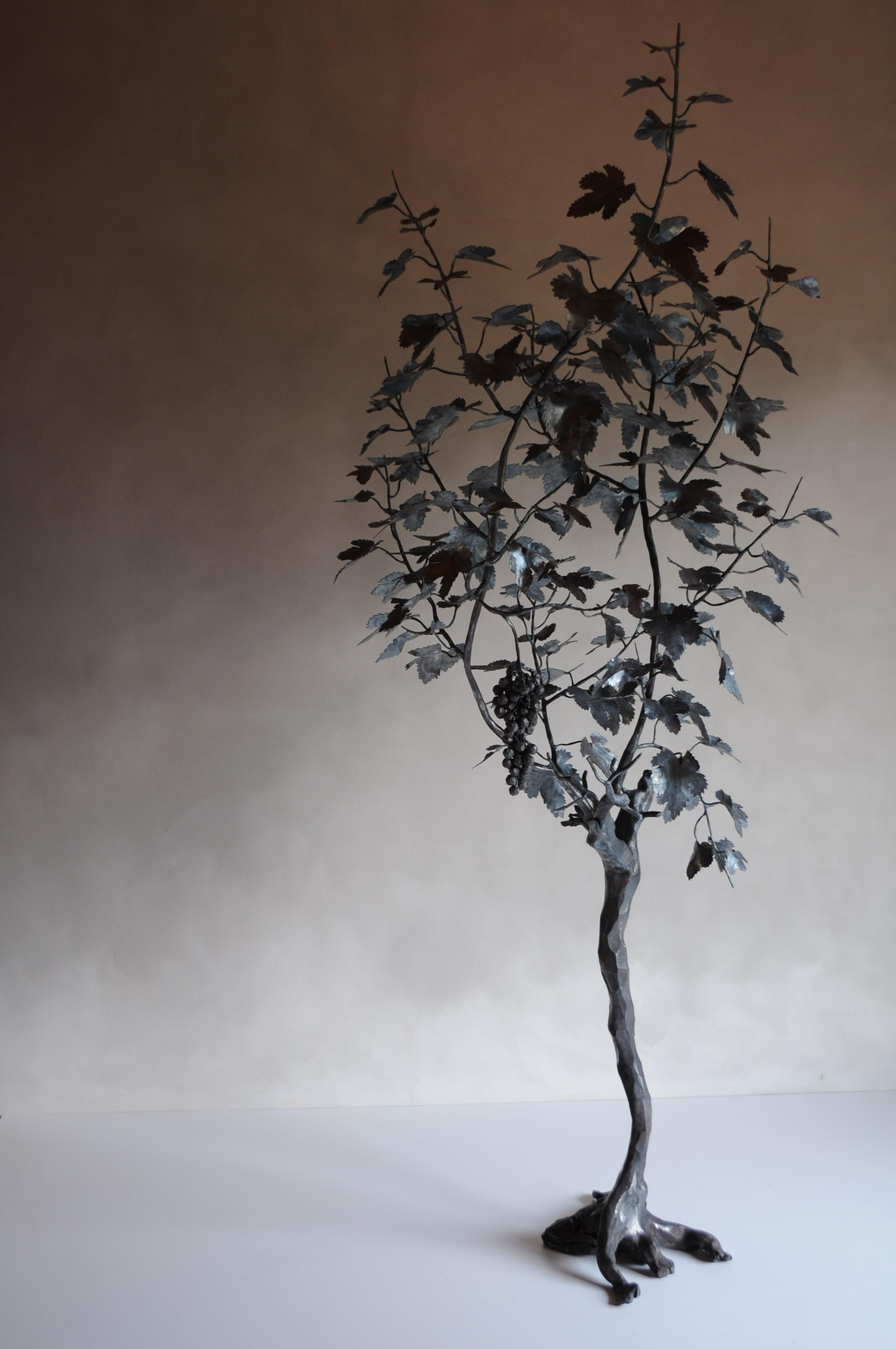 Luciano Zanoni Figurative Sculpture - Unique wrought iron sculpture - wine grape tree natural size - made in Italy