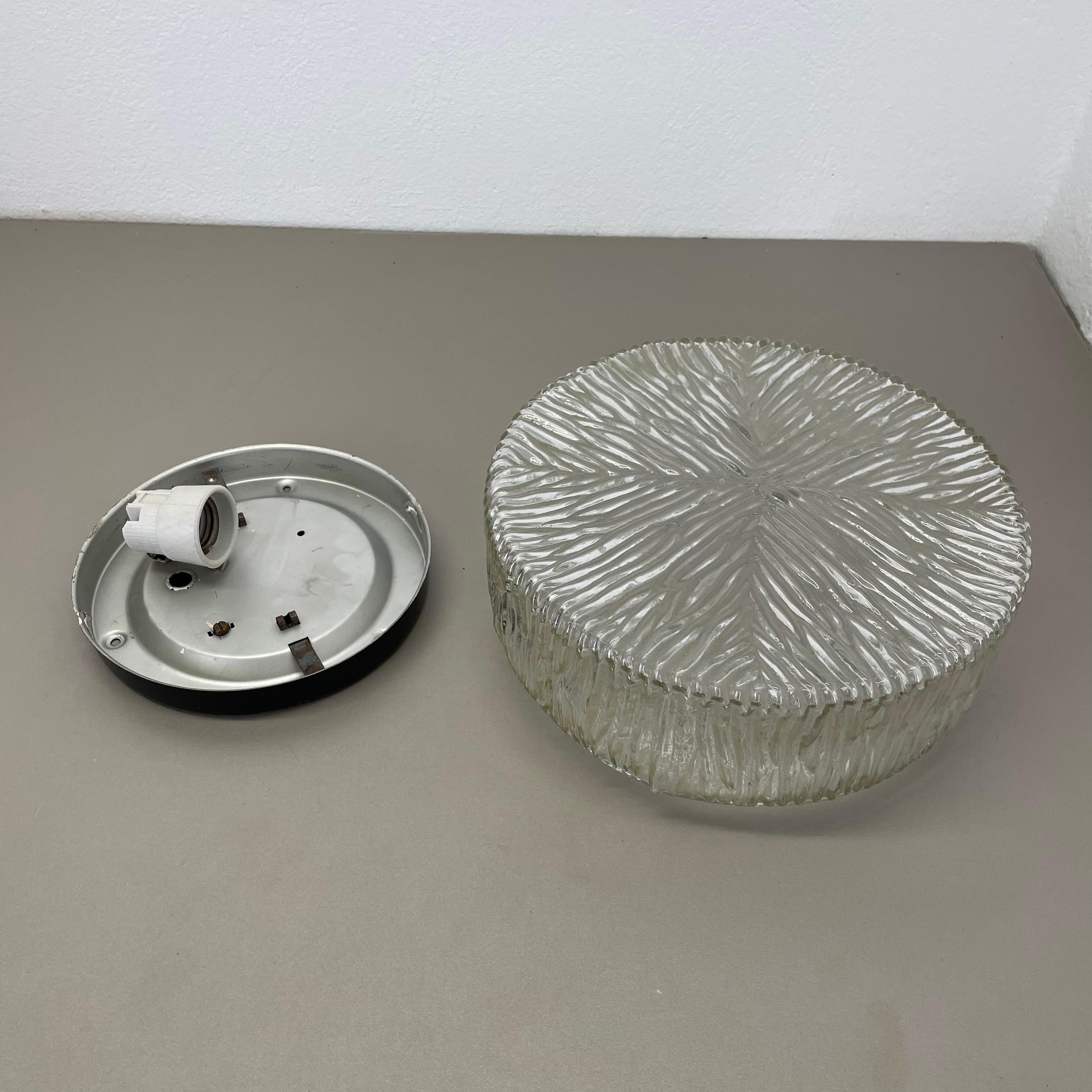 lucid textured Wall ceiling Light Helena Tynell Glashütte Limburg Style, 1960er Jahre im Angebot 3