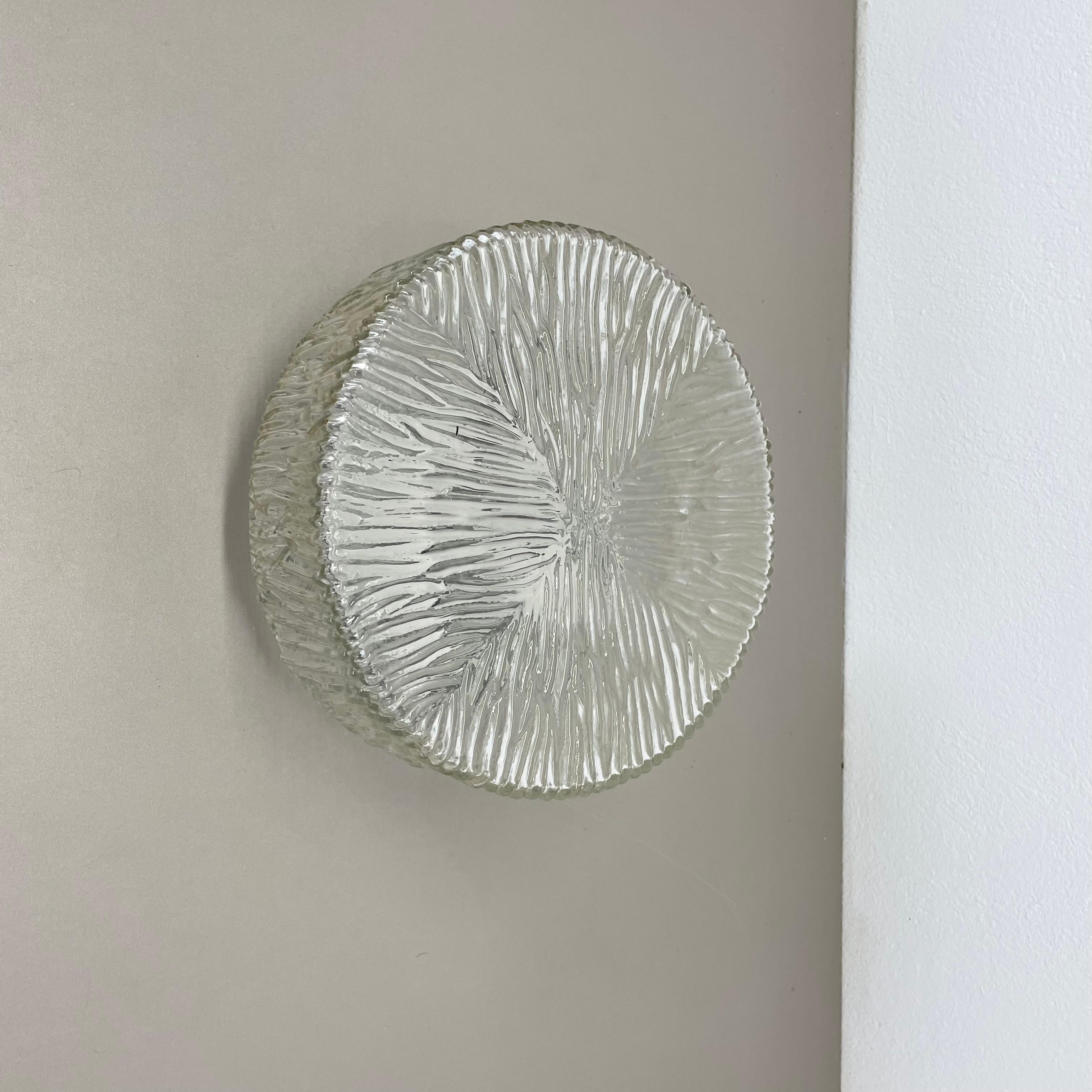 Artikel:

Wandleuchte, Deckenleuchte



Produzent: 

im Stil der Glashütte Limburg, Deutschland


Design/One:

im Stil von Helena Tynell


Herkunft: 

Deutschland


Alter: 

1960s





Diese fantastische Glaswand  Die Deckenleuchte ist im typischen