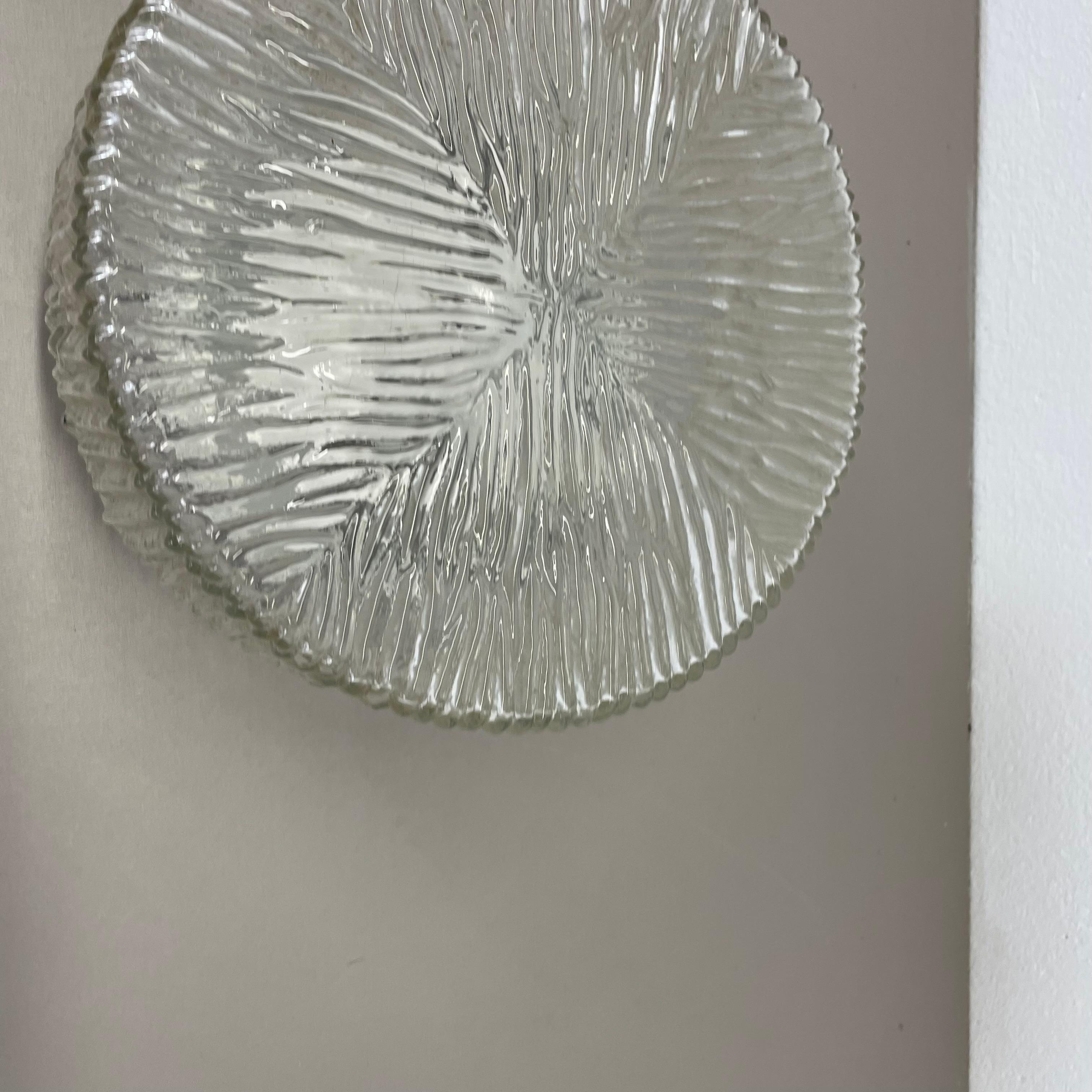 lucid textured Wall ceiling Light Helena Tynell Glashütte Limburg Style, 1960er Jahre (Metall) im Angebot