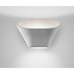 Lampada da parete in calcestruzzo "Aplomb" di Lucidi & Pevere versata a mano in bianco per Foscarini