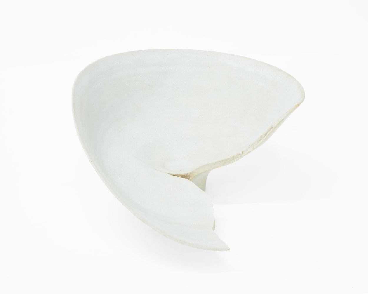 Impressed with artist's seal
Porcelain with an all-over white glaze
4 1/3 x 9 inches 
