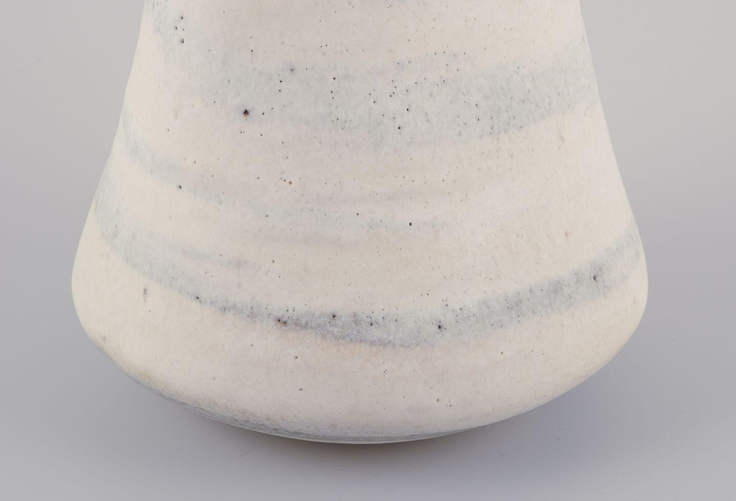Lucie Rie, ceramista britannica di origine austriaca. Unico grande vaso modernista. In condizioni ottime in vendita a Copenhagen, DK