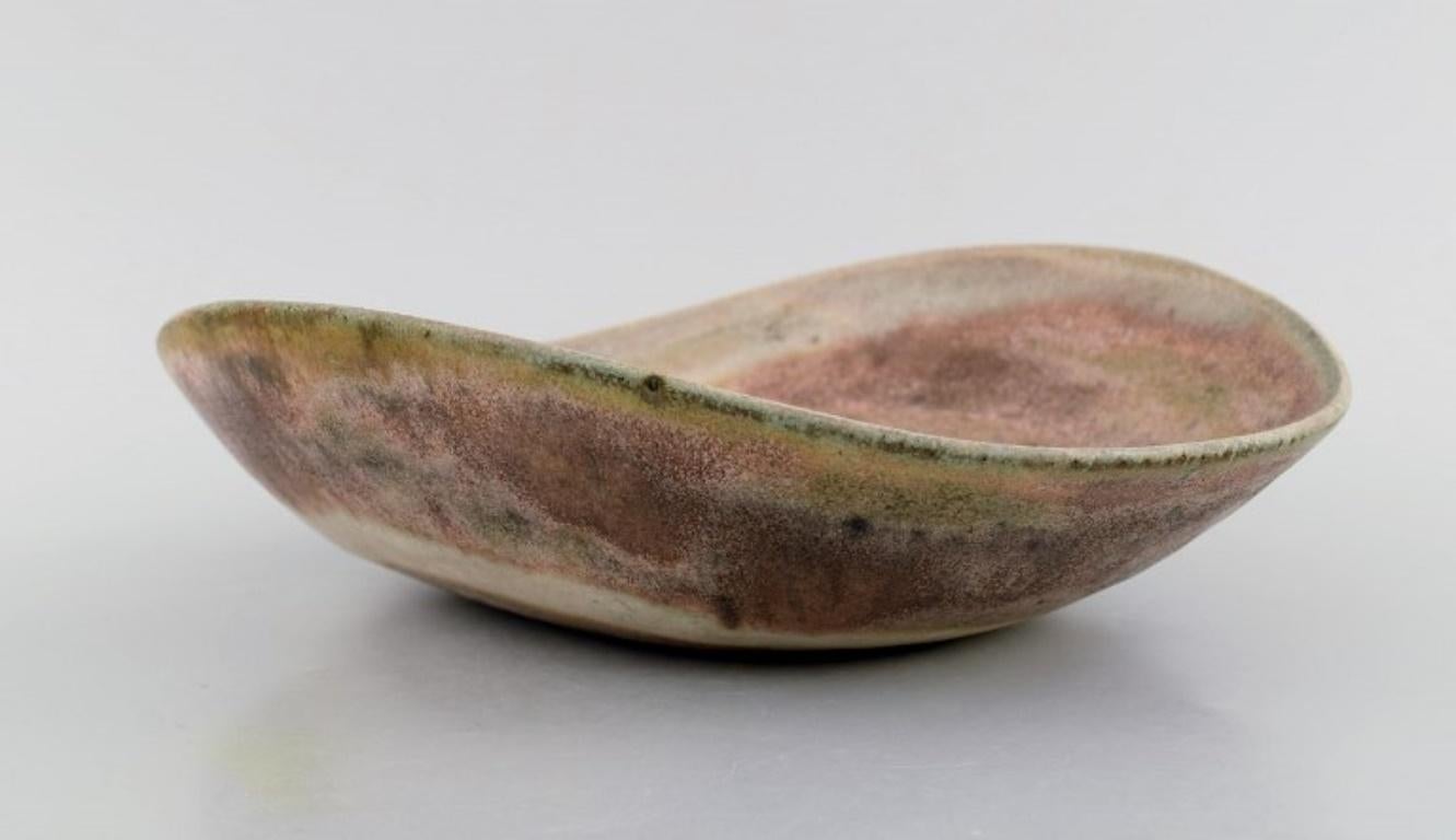 Lucie Rie, Austrian-born British ceramist. Large modernist bowl in stoneware. For Sale 1
