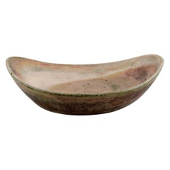 Lucie Rie, in Österreich geborene britische Keramikerin. Große modernistische Schale aus Steingut.