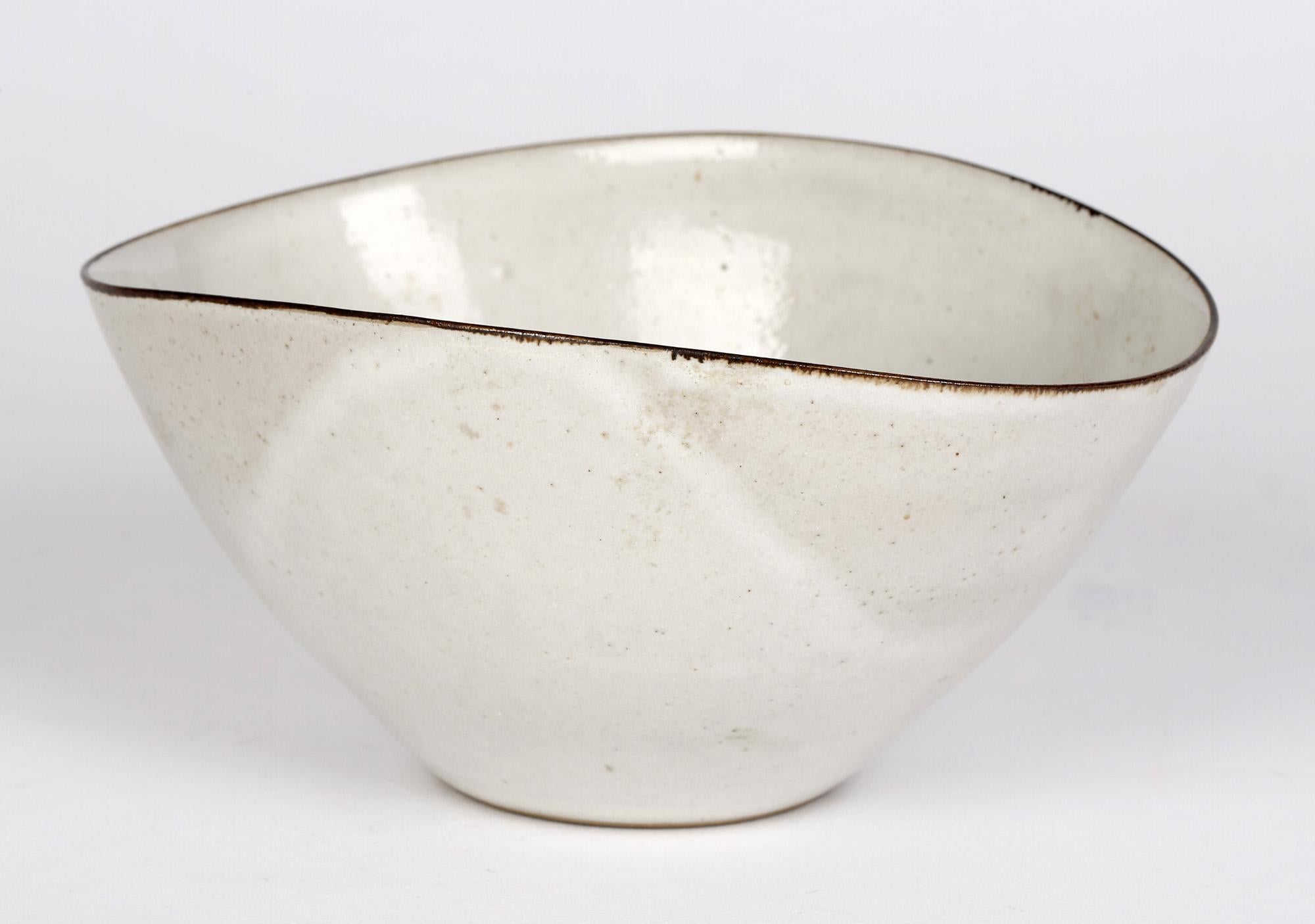 Lucie Rie 'Austrian/British, 1902-1995' Squeezed Oatmeal Glazed Pottery Bowl For Sale 2