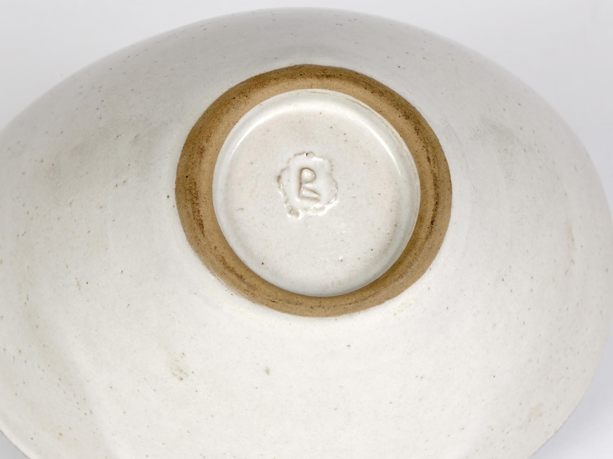 Fait main Lucie Ries 'Autrichienne/Britannique, 1902-1995' Bol en poterie à glaçure avoine pressée en vente
