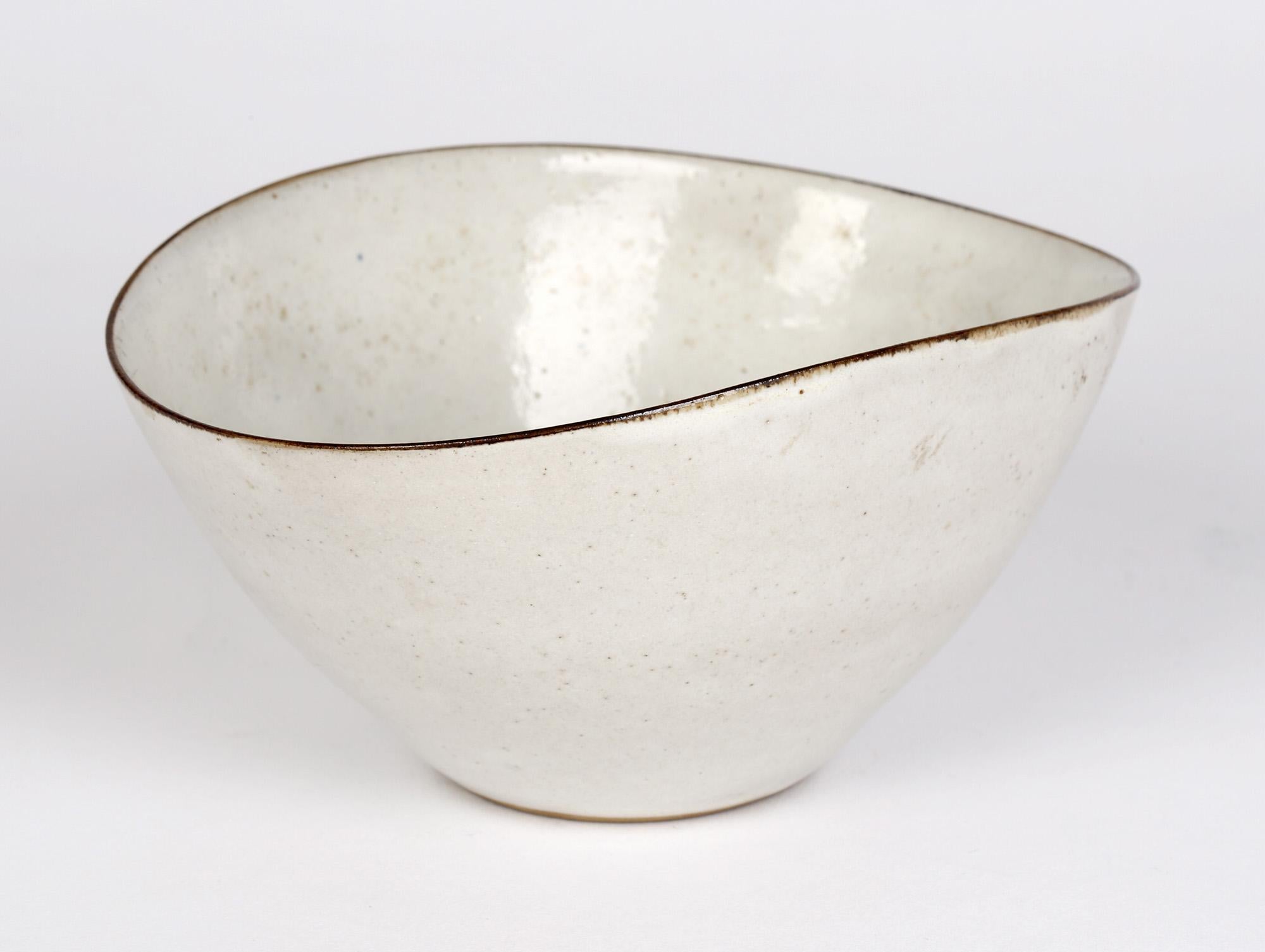 English Lucie Rie 'Austrian/British, 1902-1995' Squeezed Oatmeal Glazed Pottery Bowl For Sale