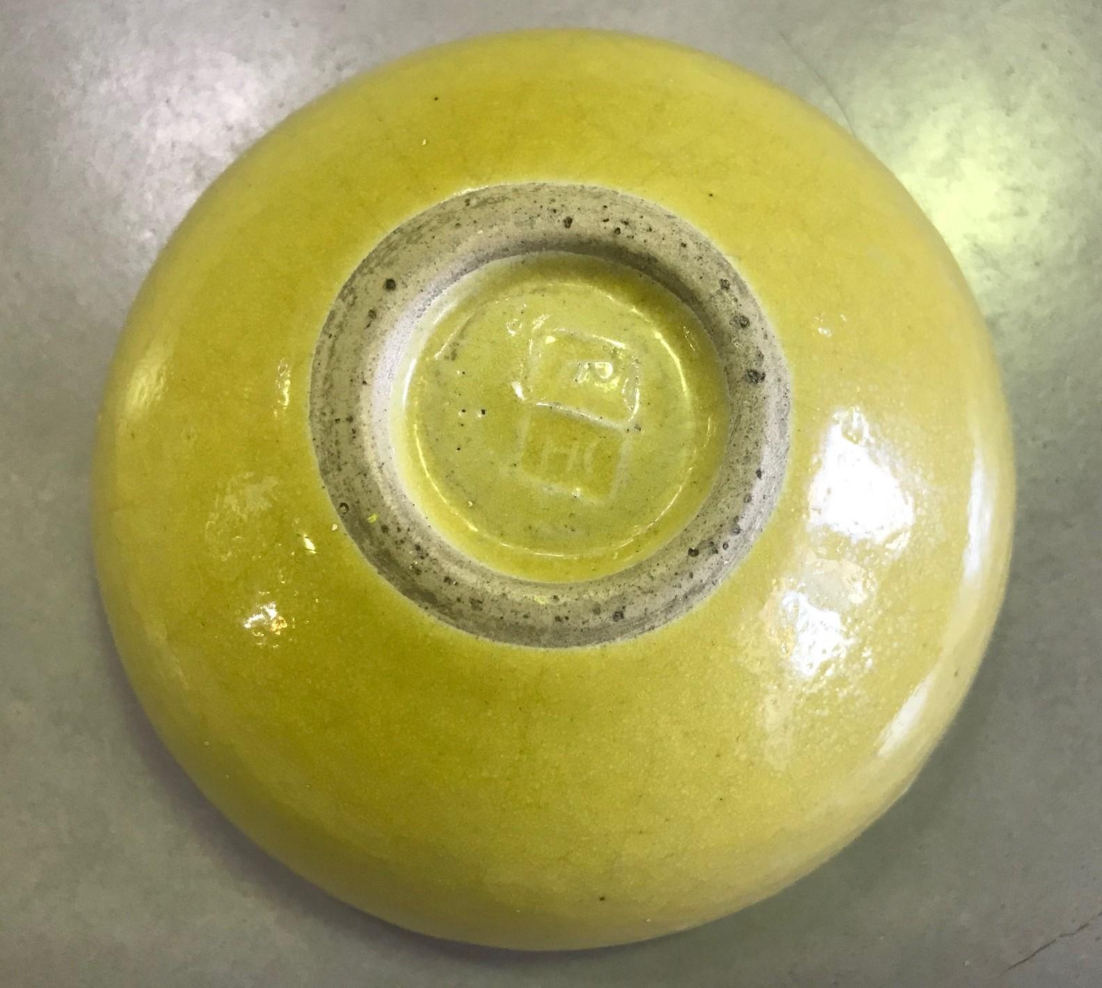 Lucie Rie & Hans Coper Signed Stamped Yellow Glazed Stoneware Bowl, circa 1950 For Sale 3