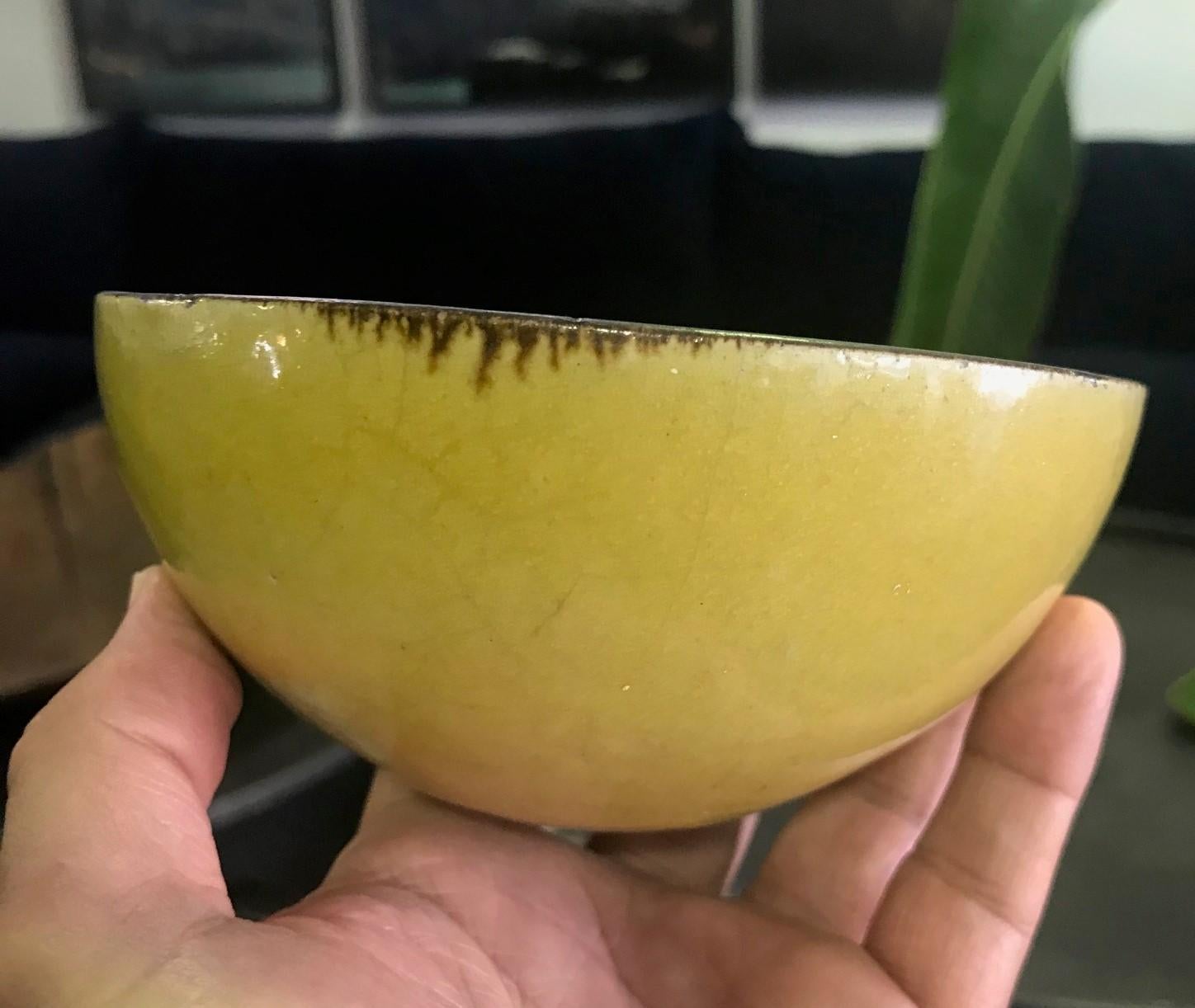 Lucie Rie & Hans Coper Signed Stamped Yellow Glazed Stoneware Bowl, circa 1950 For Sale 5