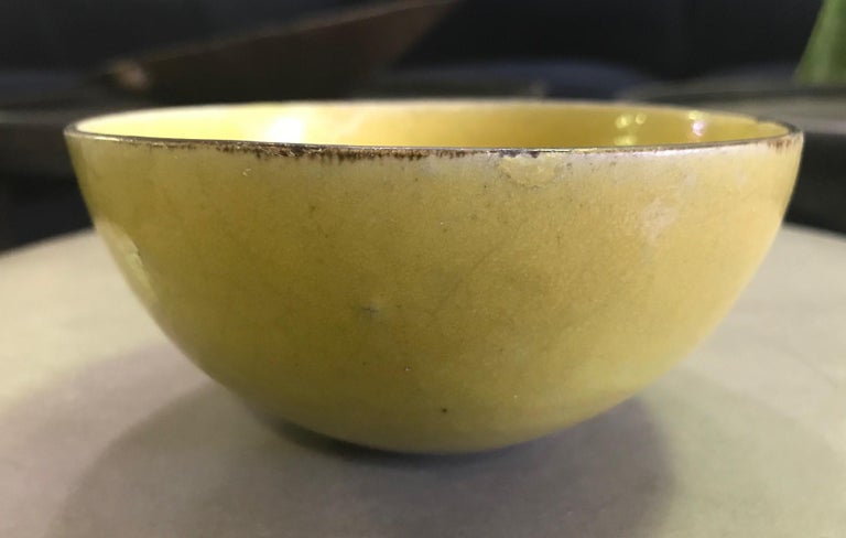 Lucie Rie & Hans Coper Signed Stamped Yellow Glazed Stoneware Bowl, circa 1950 In Good Condition For Sale In Studio City, CA